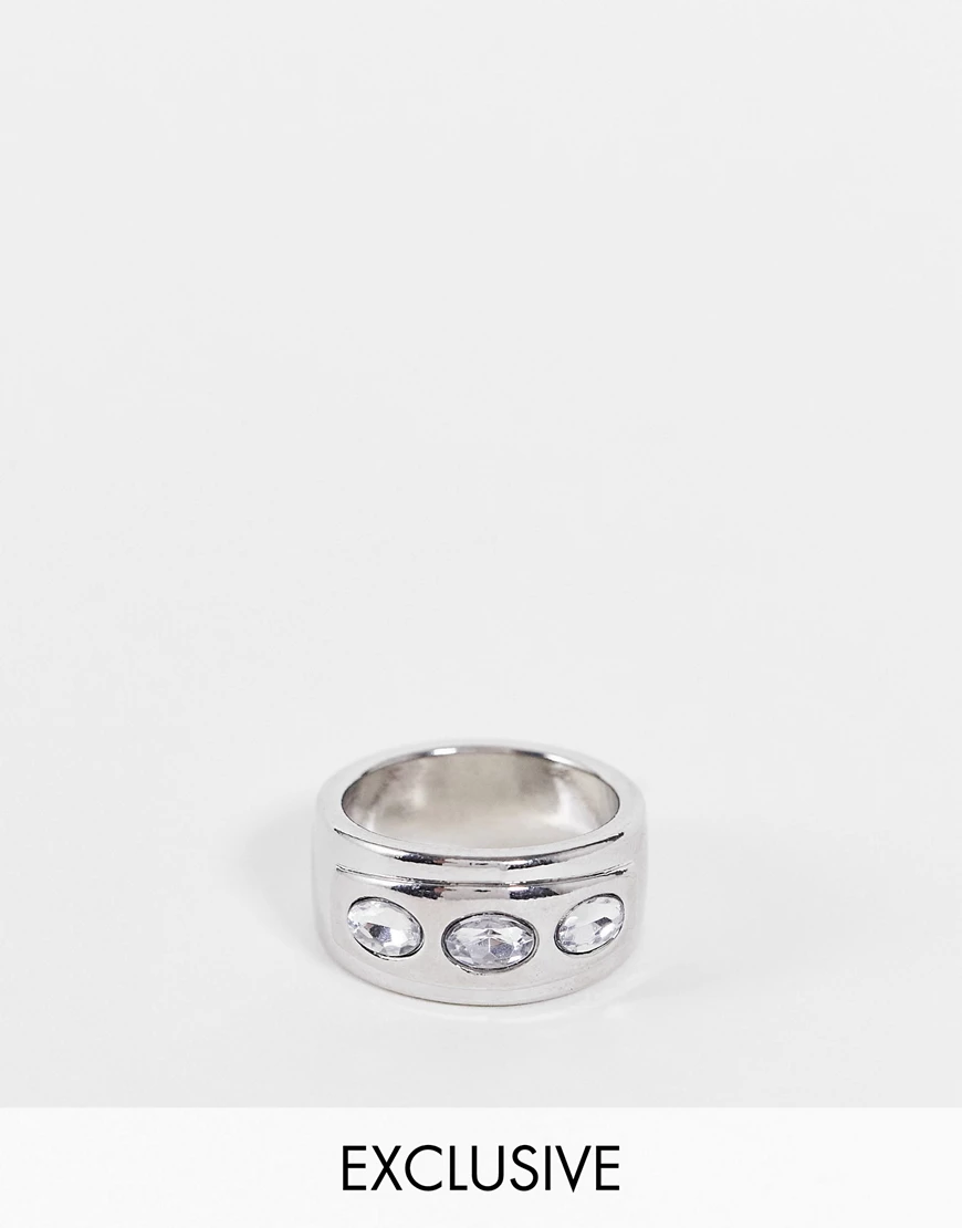 Reclaimed Vintage Inspired – Breiter Ring in Silber-Optik mit 90er-Kristall günstig online kaufen