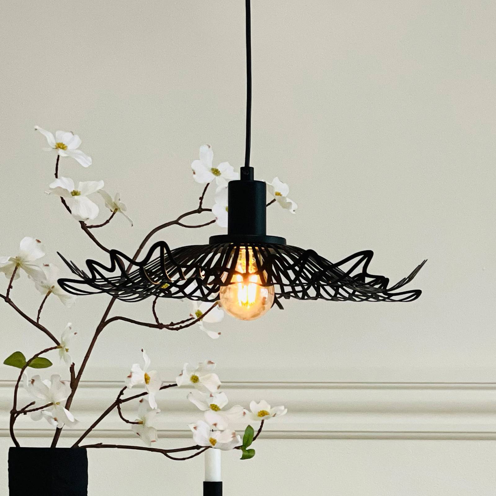 Dyberg Larsen Hängelampe Flora, schwarz matt, Ø 40 cm Metall günstig online kaufen
