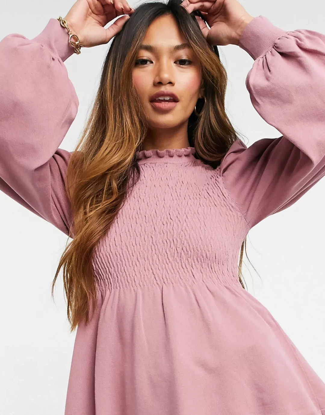 ASOS DESIGN – Geraffter Pullover in Rosa mit Rüschenkragen günstig online kaufen