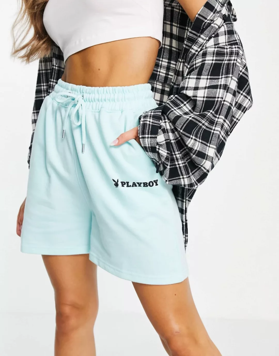 Missguided – Playboy – Boyfriend-Shorts in Grün mit Logo, Kombiteil günstig online kaufen