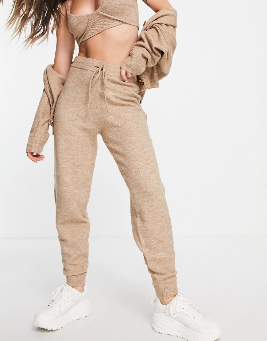 ASOS DESIGN – Gestrickte Jogginghose mit Kordelzug in Camel, Kombiteil-Neut günstig online kaufen