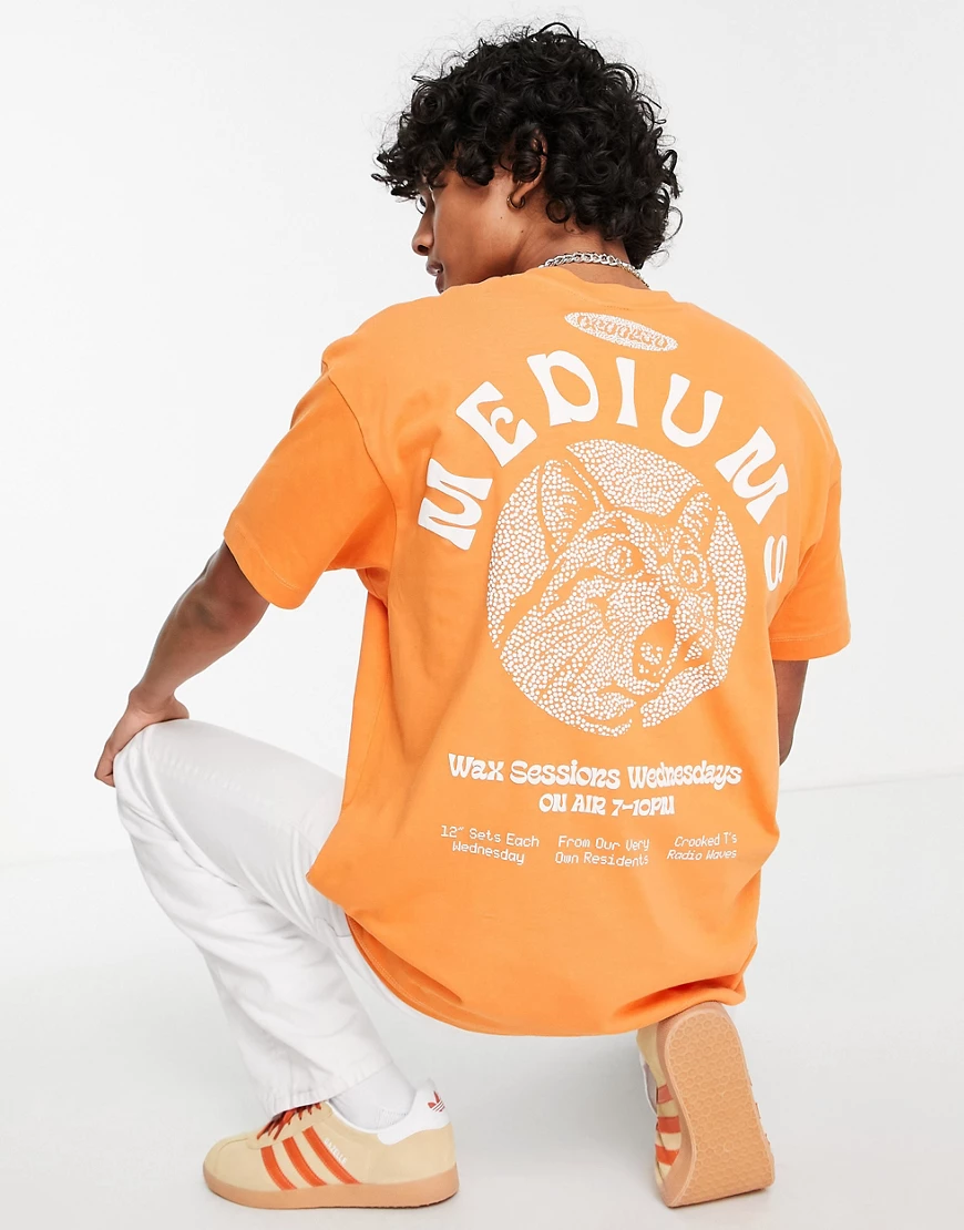 Crooked Tongues – T-Shirt in Orange mit „Mediums“-Print günstig online kaufen