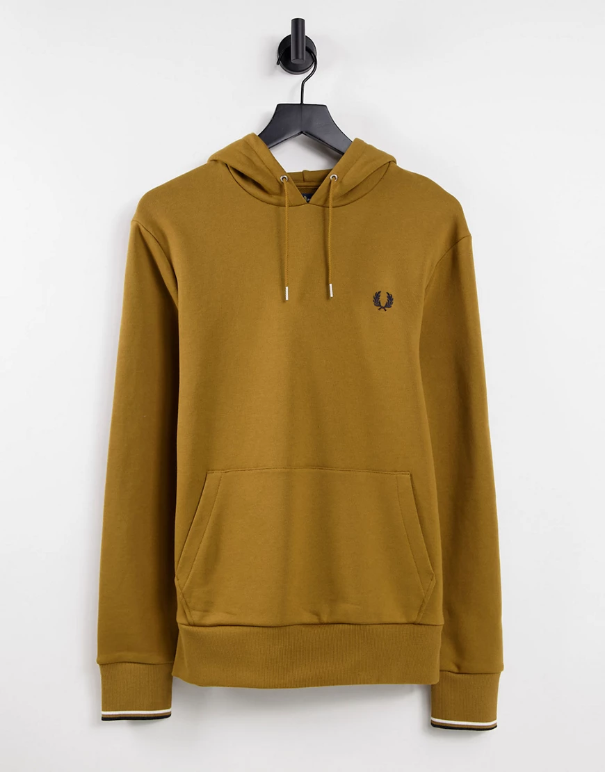 Fred Perry – Kapuzenpullover zum Überziehen in Hellbraun mit Kontraststreif günstig online kaufen