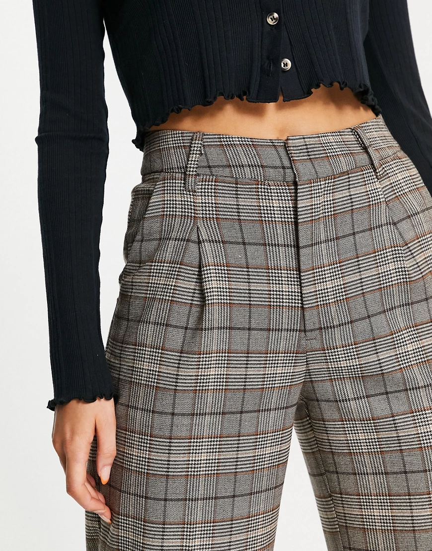 Bershka – Hose in Braun kariert mit weitem Bein günstig online kaufen