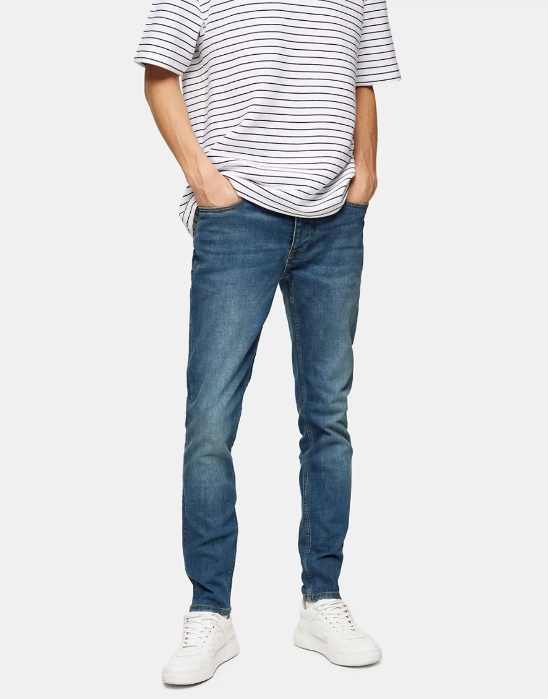 Topman – Eng geschnittene Jeans aus Bio-Baumwollmix in mittlerer Waschung-B günstig online kaufen