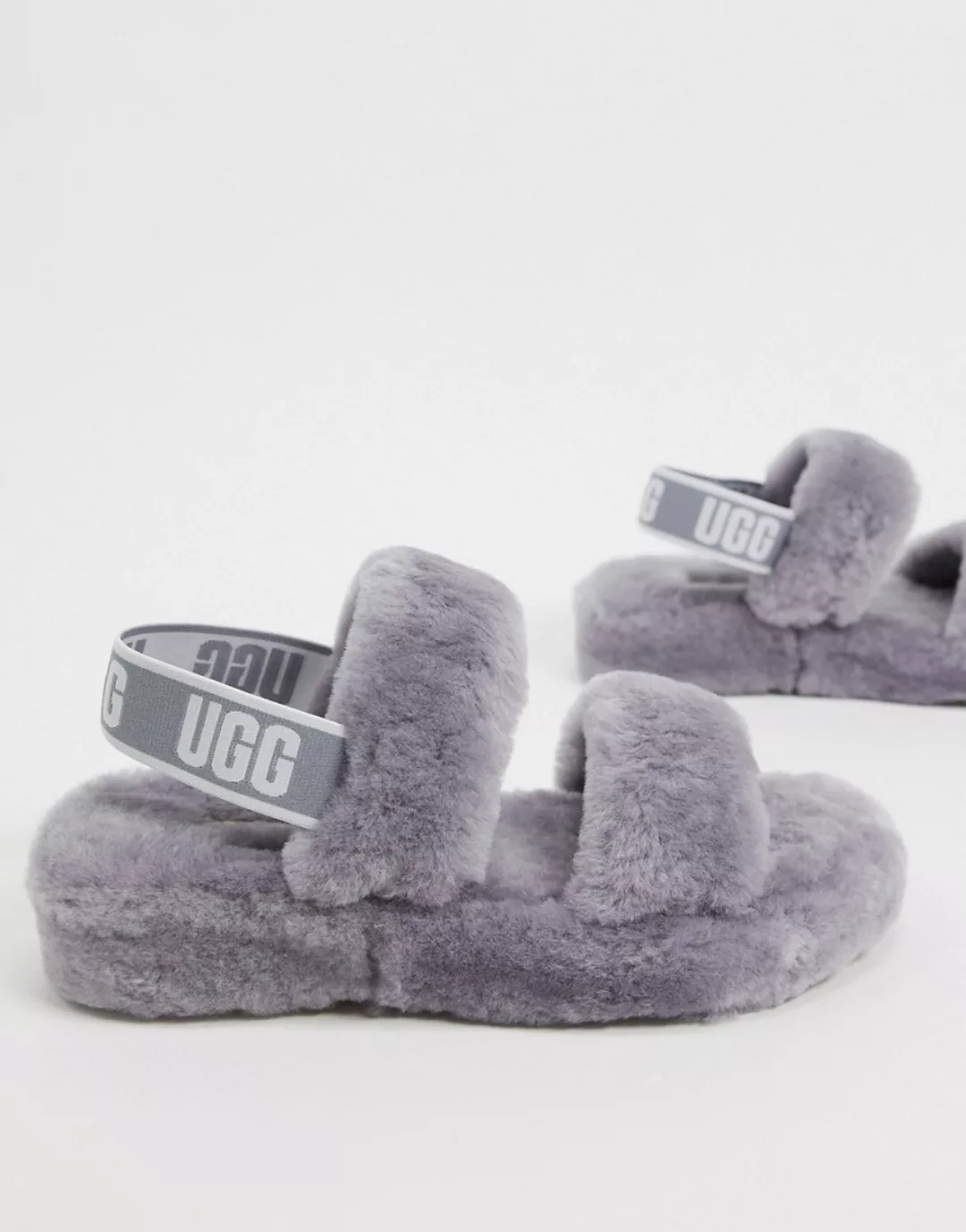 UGG – Oh Yeah – Sandalen mit doppelten Riemen und Logo in Amethyst-Grau günstig online kaufen