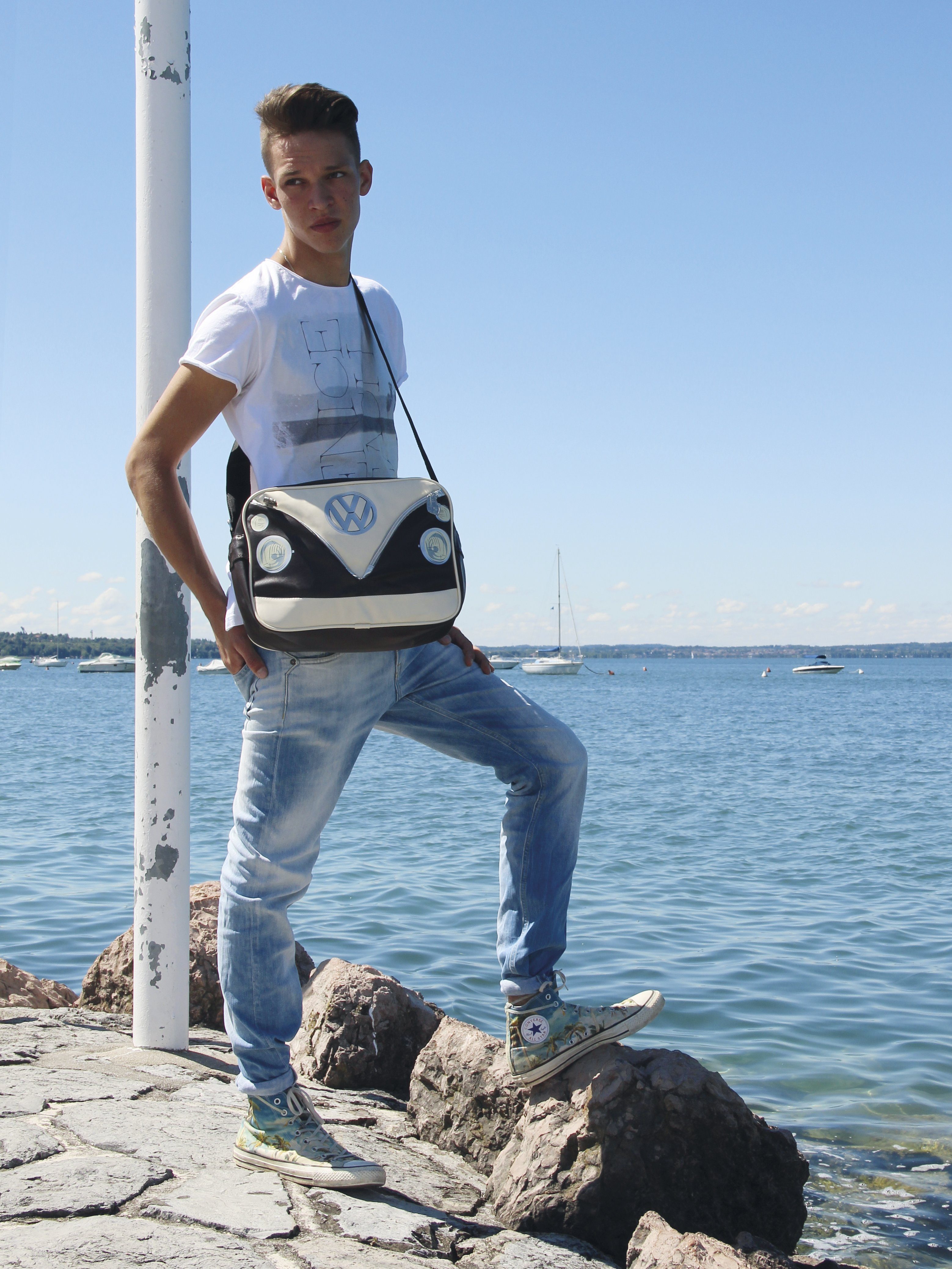 VW Collection by BRISA Schultertasche Volkswagen günstig online kaufen