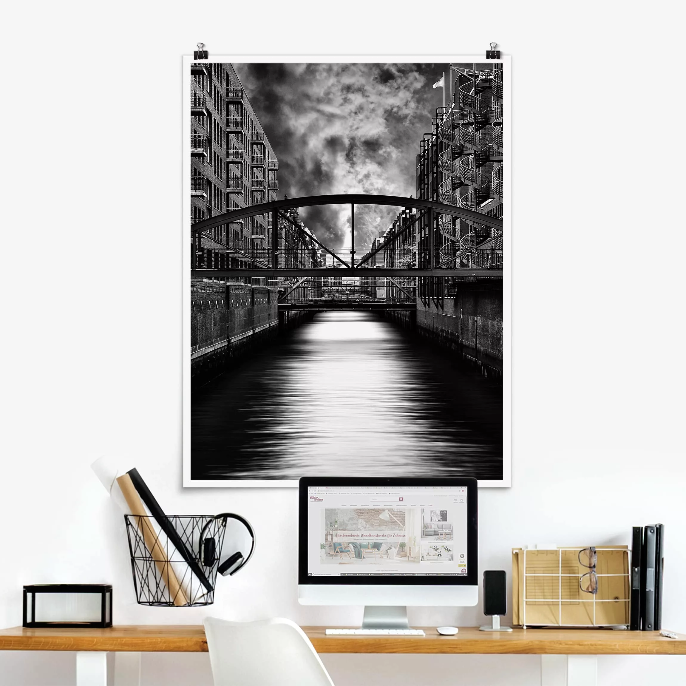 Poster Architektur & Skyline - Hochformat Hamburgs andere Seite günstig online kaufen
