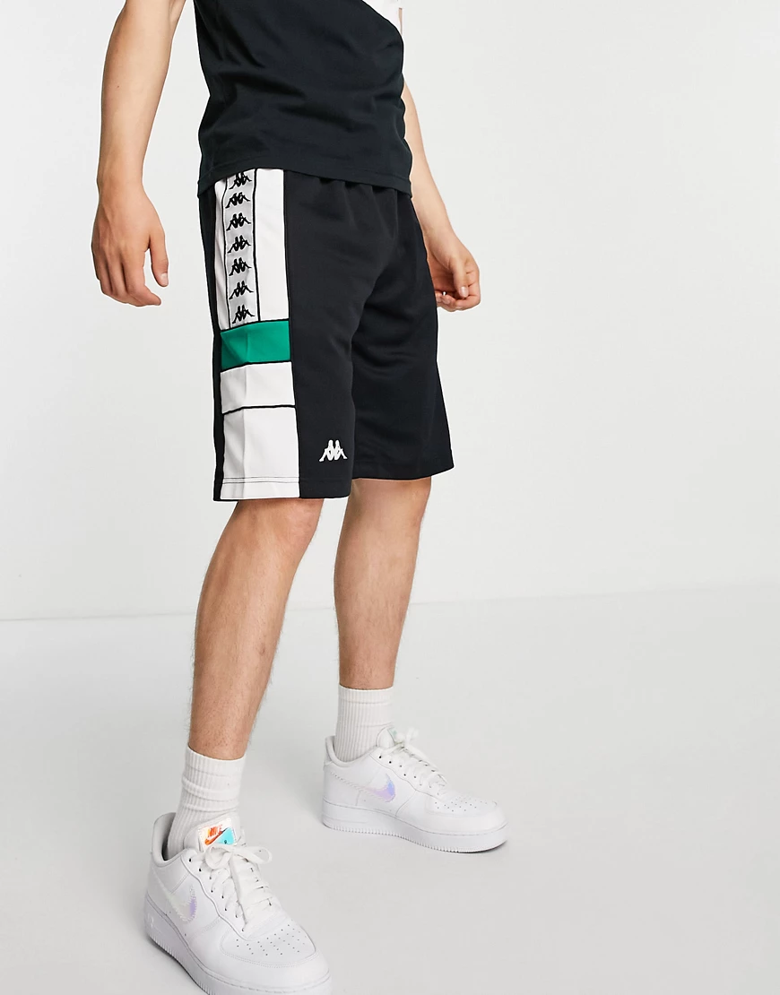 Kappa – Shorts in Schwarz mit seitlichem Zierstreifen günstig online kaufen