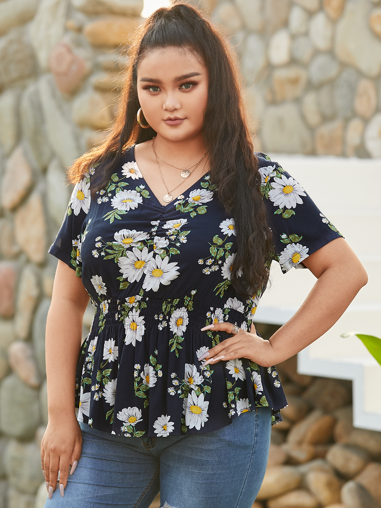 Plus Size V-Ausschnitt Blumendruck Rüschenbesatz Kurzarm Bluse günstig online kaufen