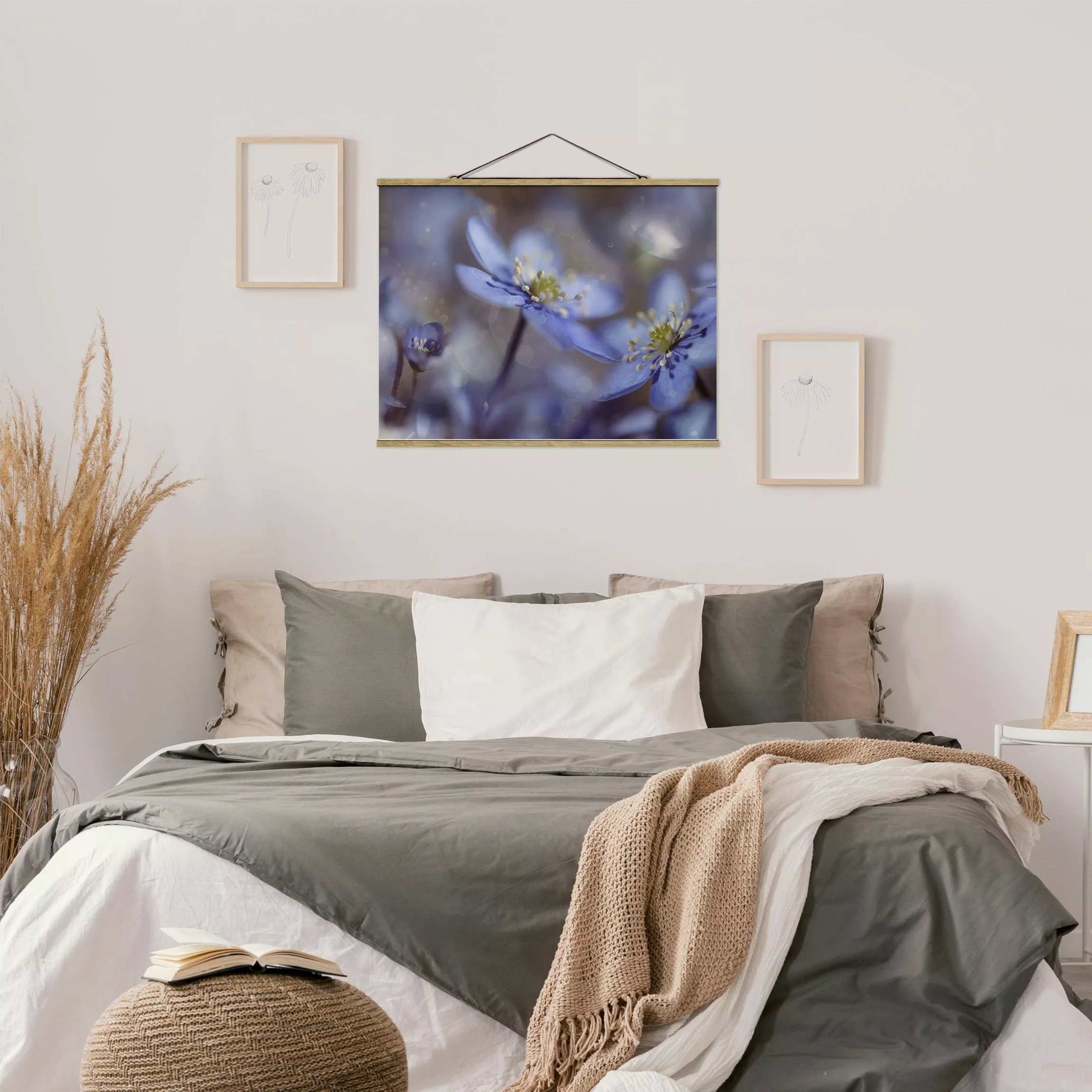 Stoffbild Blumen mit Posterleisten - Querformat Anemonen in Blau günstig online kaufen
