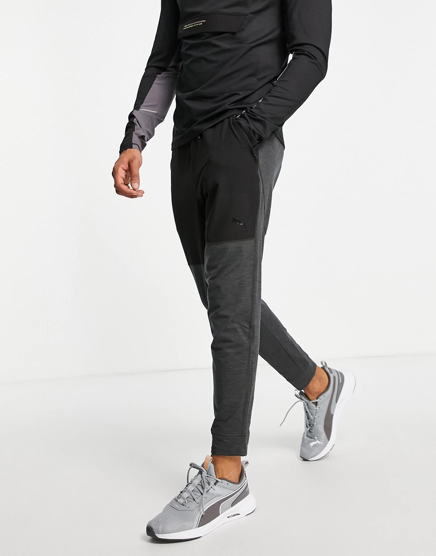 Puma Training – Cloudspun Protect – Jogginghose in Schwarz und Grau günstig online kaufen