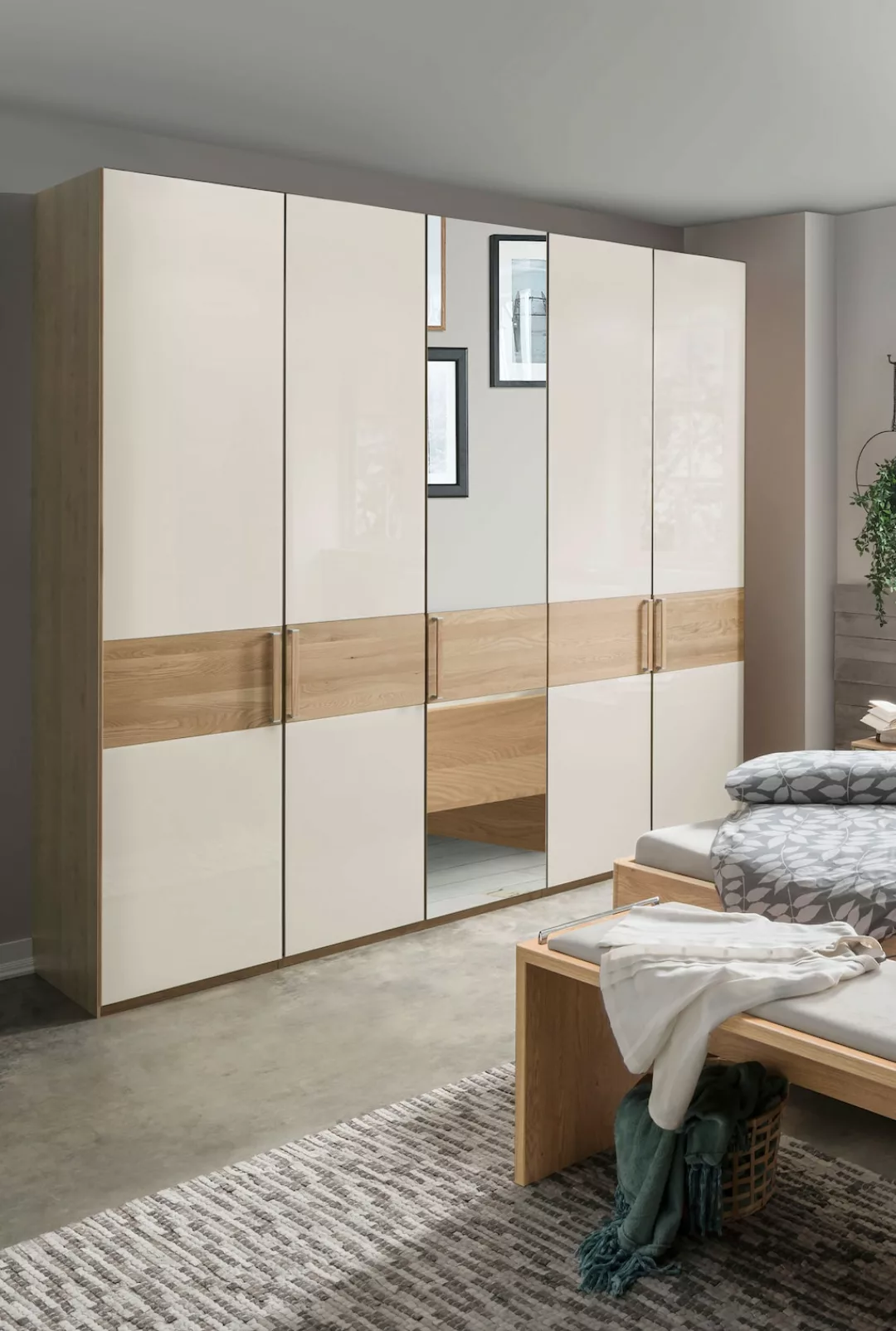WIEMANN Drehtürenschrank "Kiruna", mit Champagnerglas und Spiegel günstig online kaufen