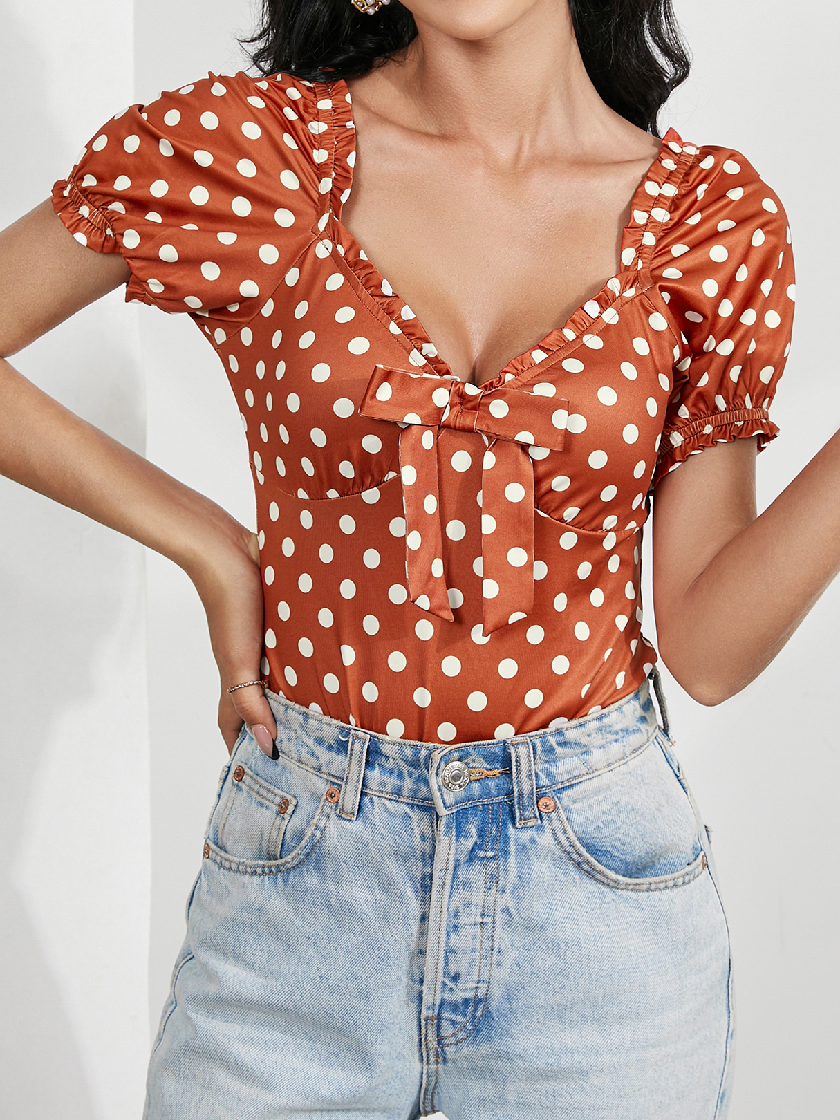 YOINS Polka Dot Bowknot Kopfsalat-Bluse mit V-Ausschnitt und Puffärmeln günstig online kaufen