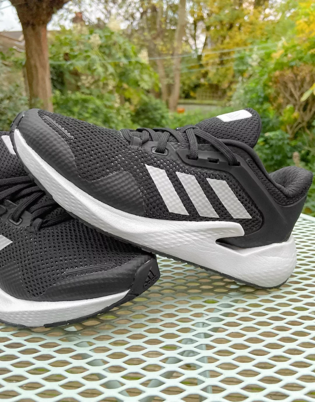adidas Running – Alphatorsion – Sneaker in Schwarz und Weiß günstig online kaufen