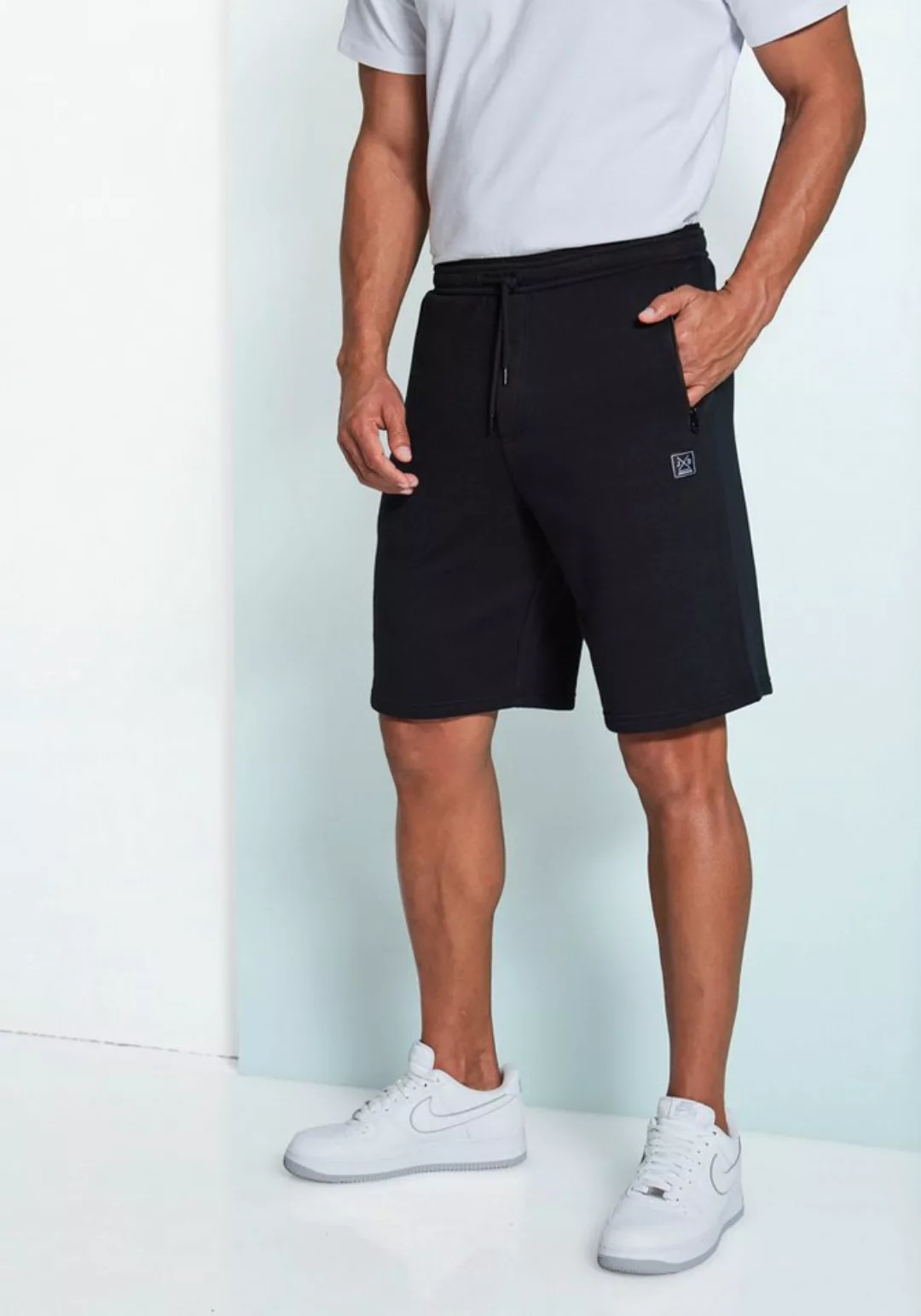 John Devin Sweatshorts, seitliche Taschen mit schwarzem Reißverschluss günstig online kaufen