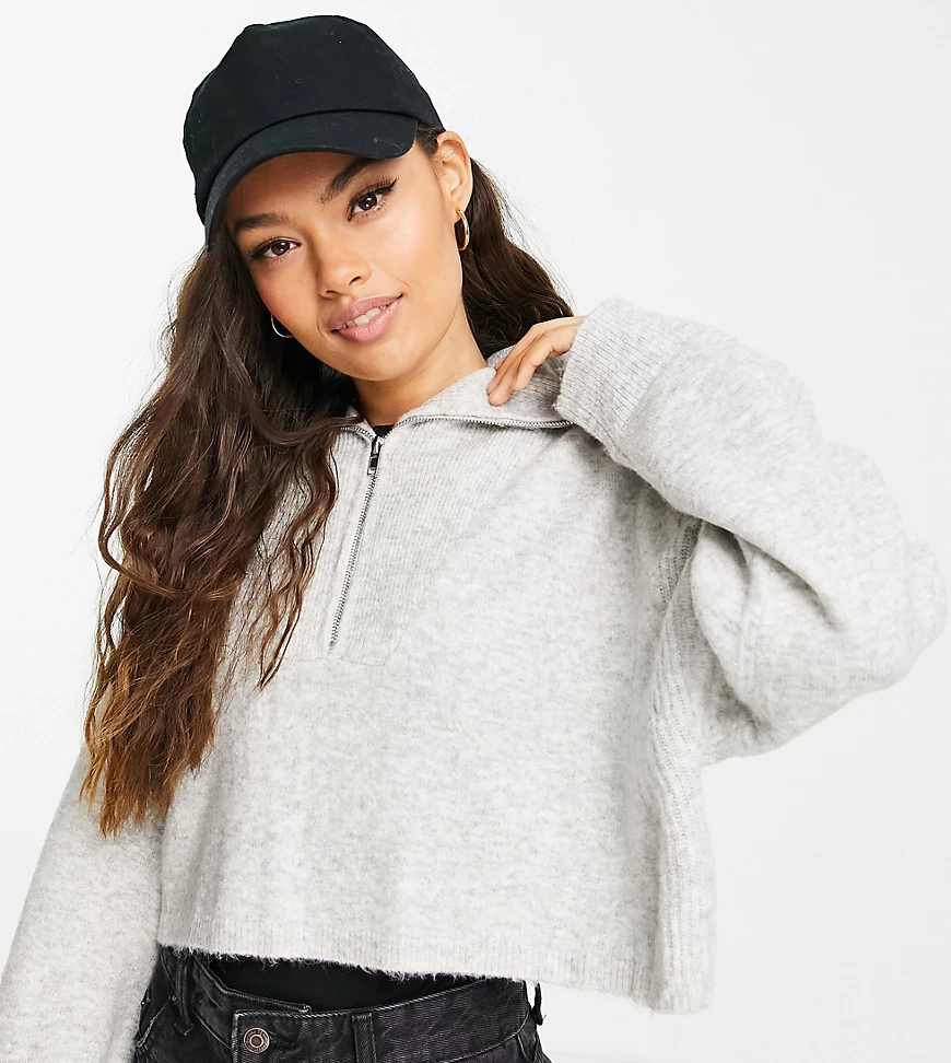 Topshop Petite – Kurz geschnittener Pullover in Grau mit Reißverschluss und günstig online kaufen