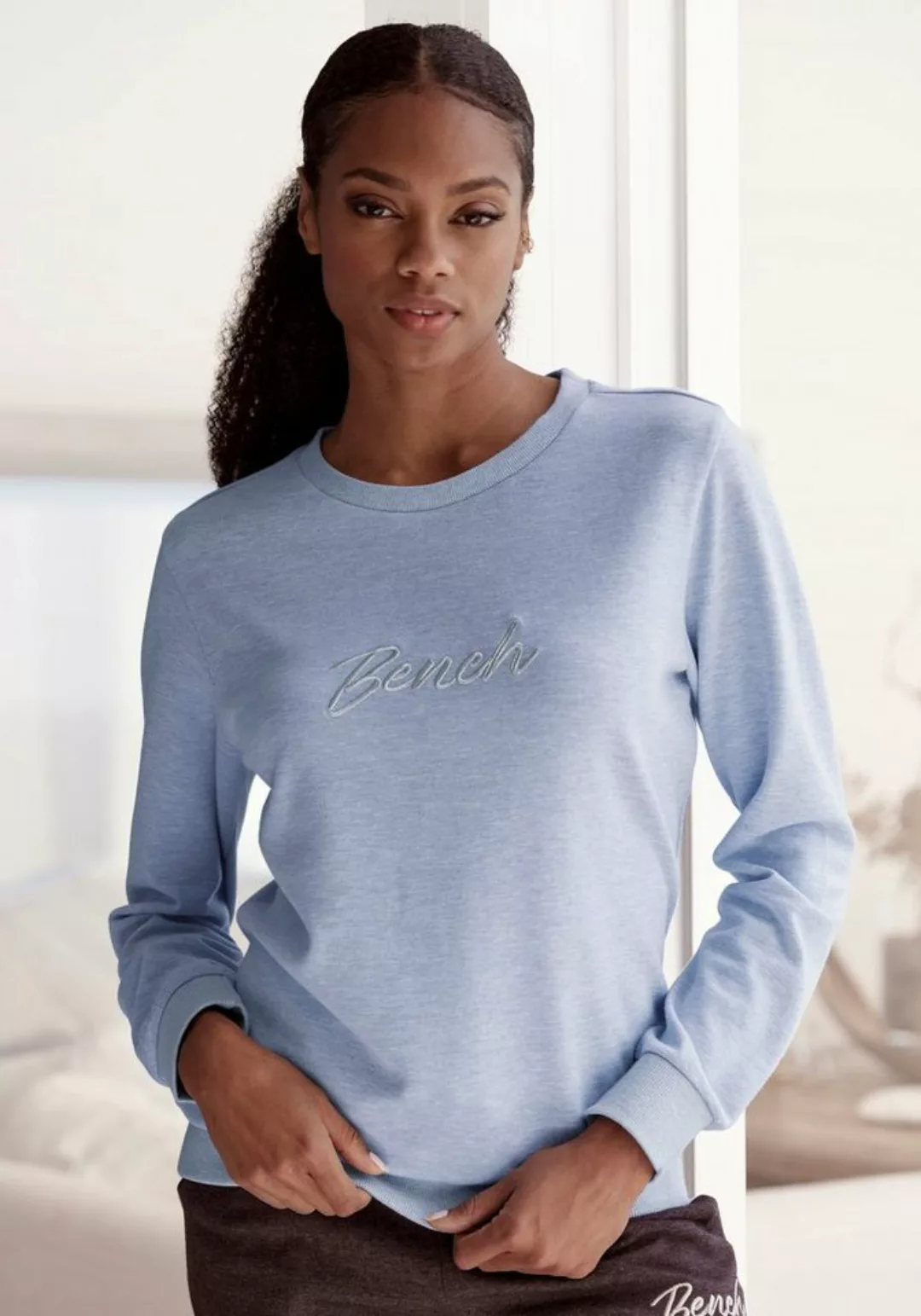 Bench. Loungewear Sweatshirt -Loungeshirt mit glänzender Logostickerei, Lou günstig online kaufen