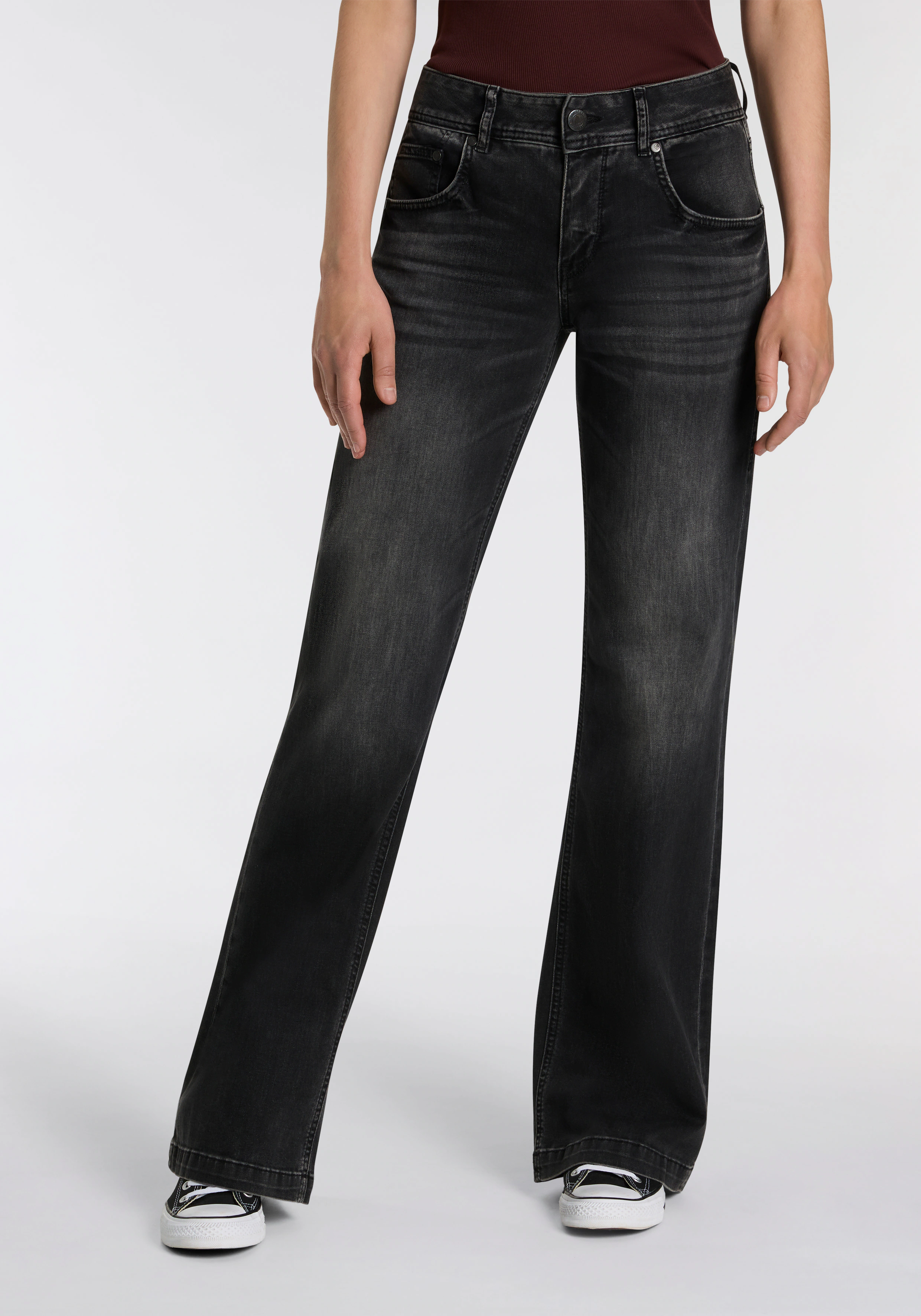 Herrlicher 5-Pocket-Jeans "Edna Recycled Denim Black Light", Flared Fit mit günstig online kaufen