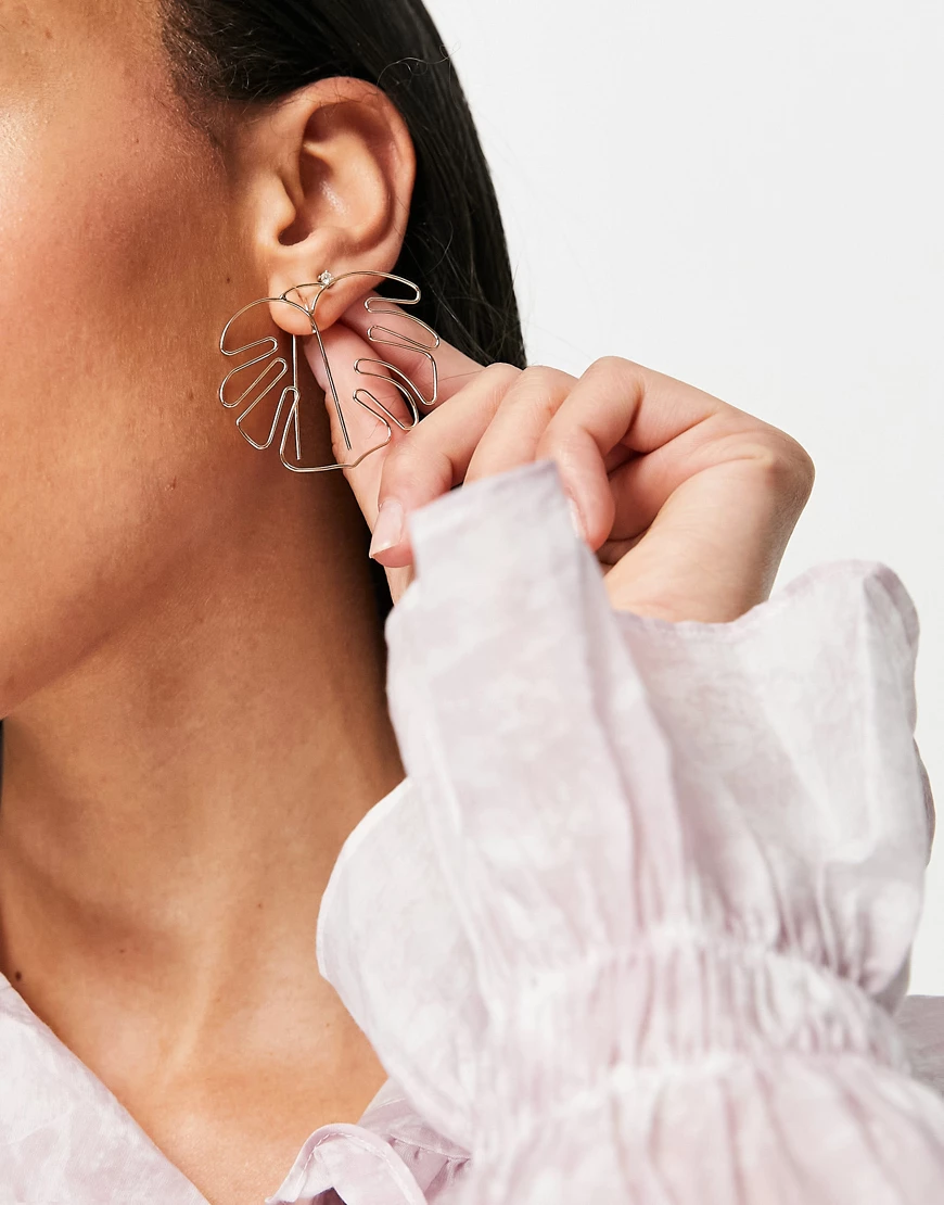 ASOS DESIGN – Goldfarbene Ohrringe zum Durchziehen mit Palmenblattdesign günstig online kaufen