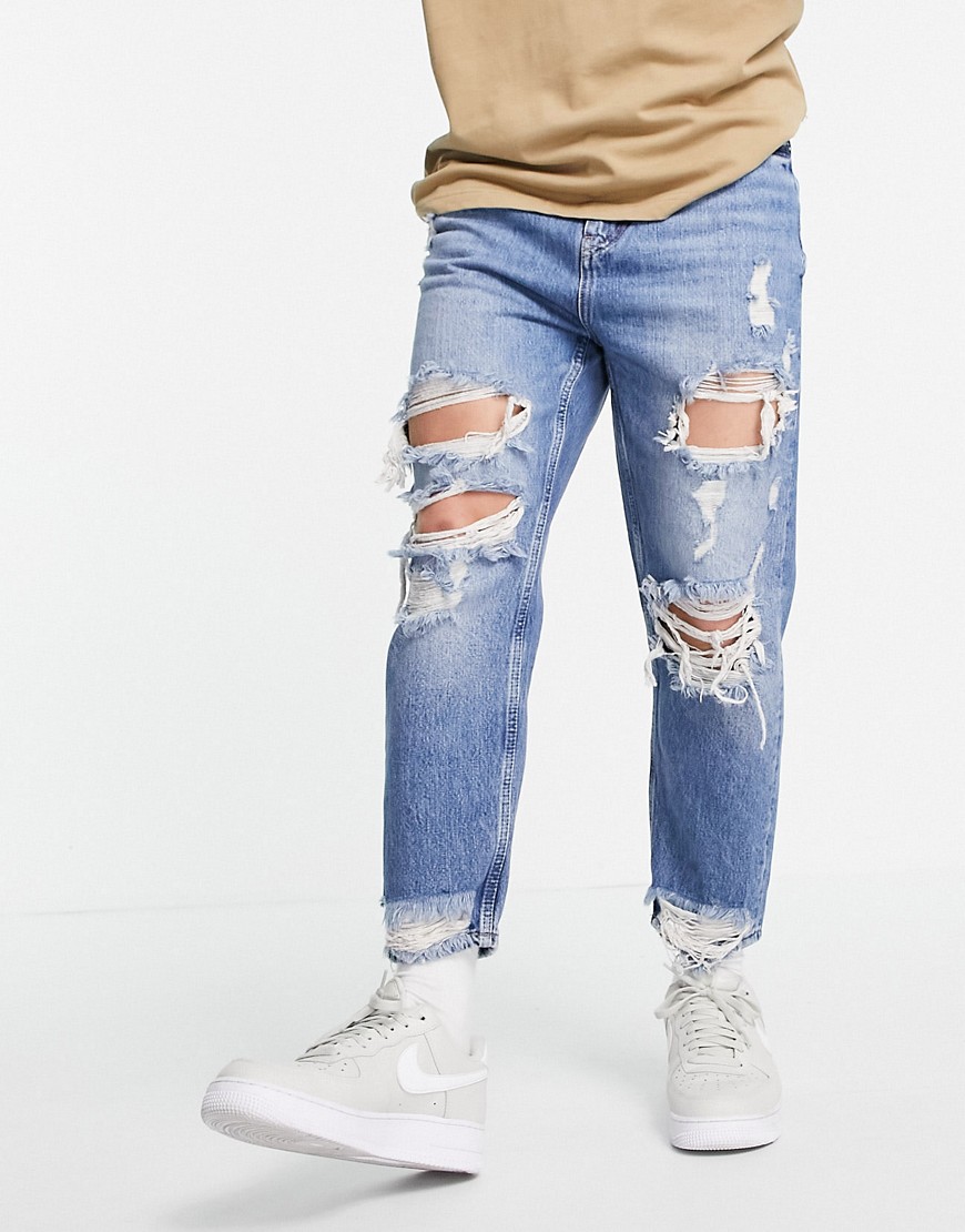 Pull&Bear – Locker geschnittene, zerrissene Jeans in Mittelblau günstig online kaufen