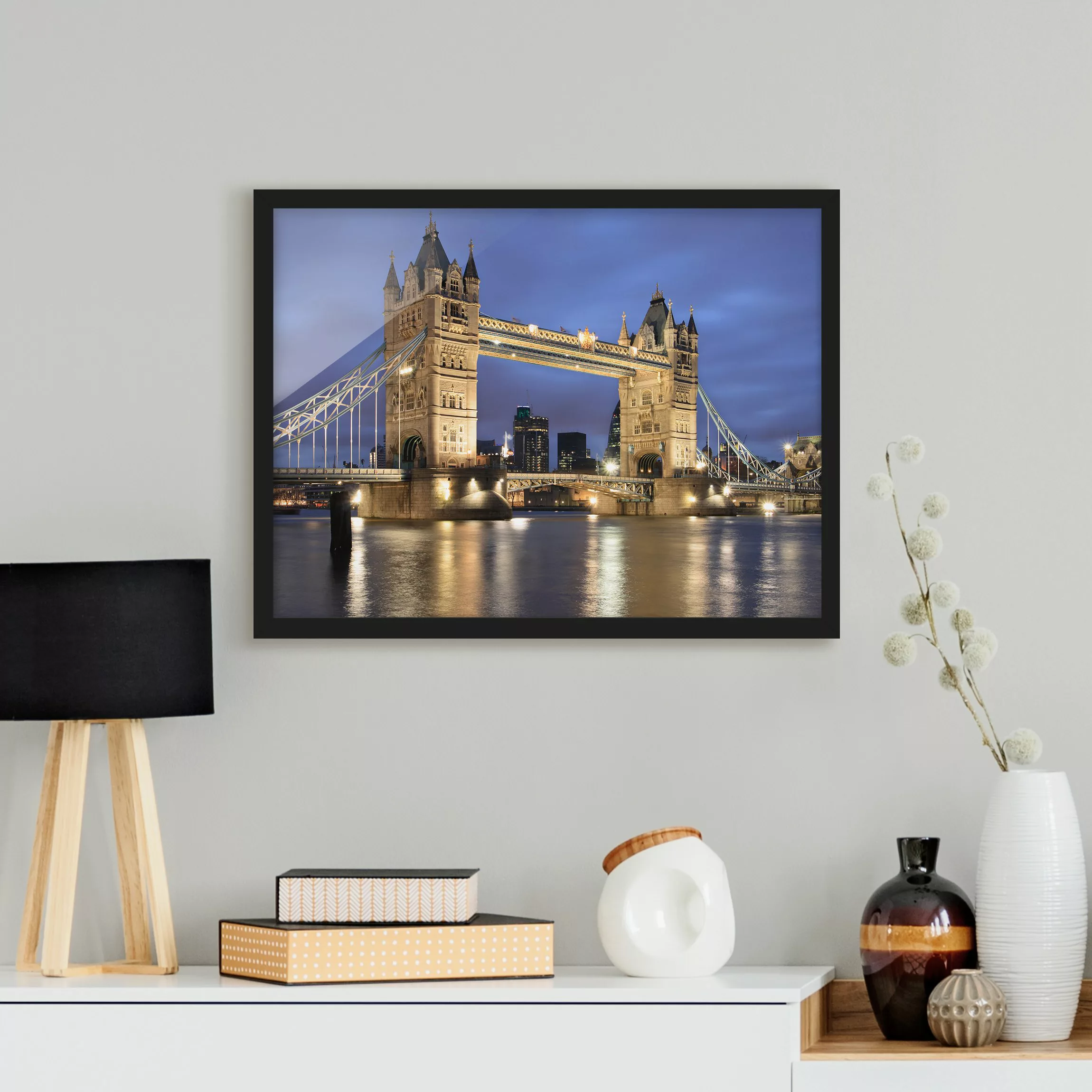 Bild mit Rahmen Architektur & Skyline - Querformat Tower Brücke bei Nacht günstig online kaufen