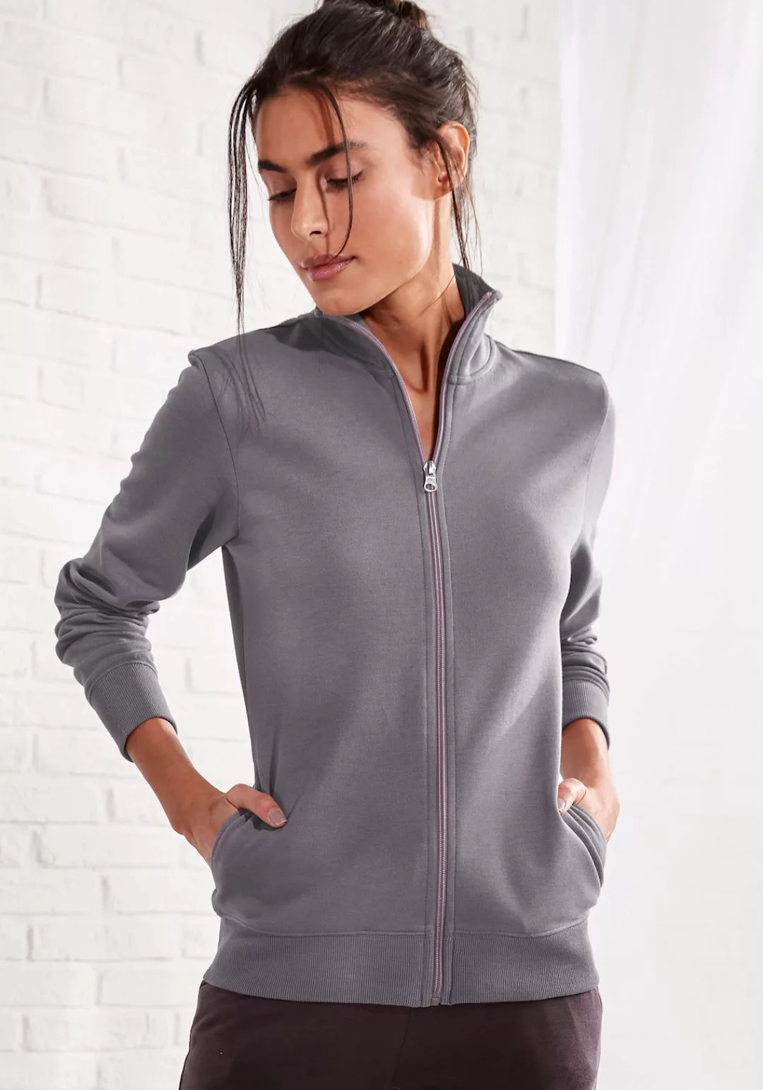 Bench. Loungewear Sweatjacke, mit bestickten Stehkragen, Loungeanzug günstig online kaufen