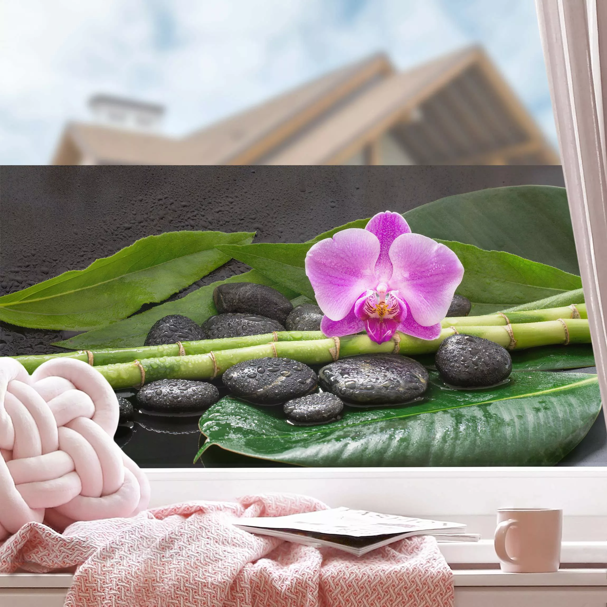 Fensterfolie Grüner Bambus mit Orchideenblüte günstig online kaufen