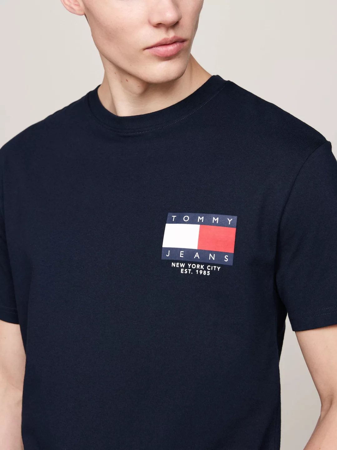 Tommy Jeans T-Shirt "TJM REG RWB SIG FLAG TEE EXT", mit Logo-Print günstig online kaufen