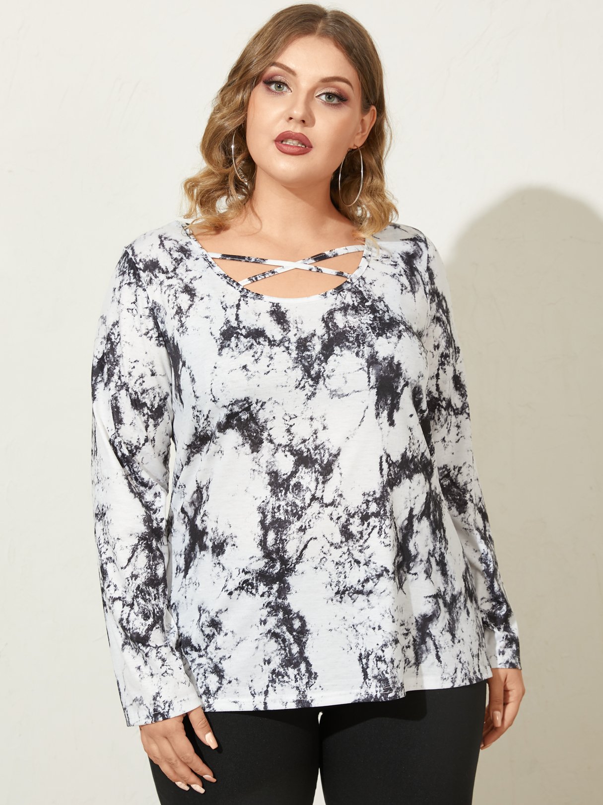 Plus Size Rundhals-Batik-T-Shirt mit überkreuzten langen Ärmeln günstig online kaufen