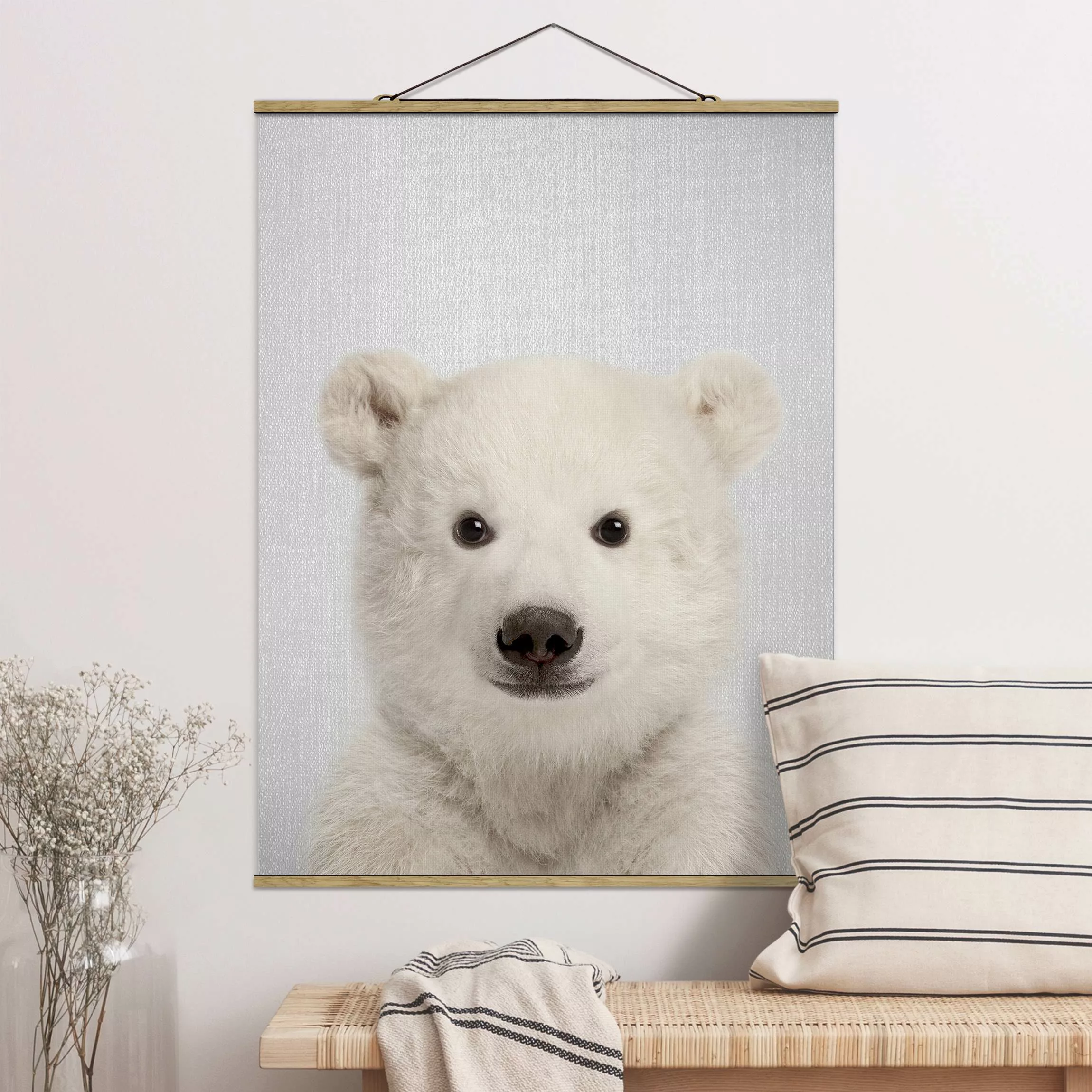 Stoffbild mit Posterleisten Baby Eisbär Emil günstig online kaufen