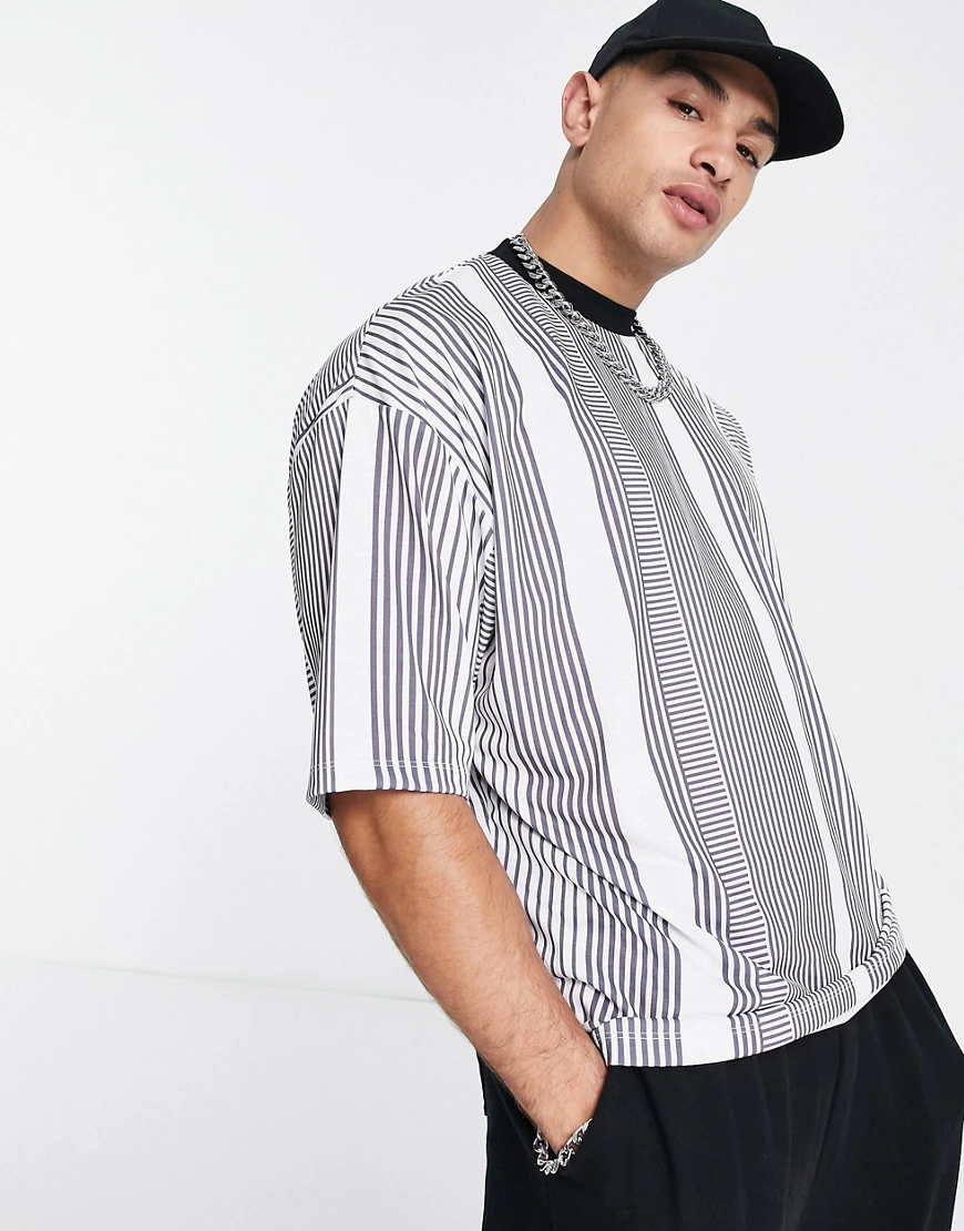 ASOS DESIGN – Oversize-T-Shirt mit vertikalen Streifen in Grau & Weiß günstig online kaufen