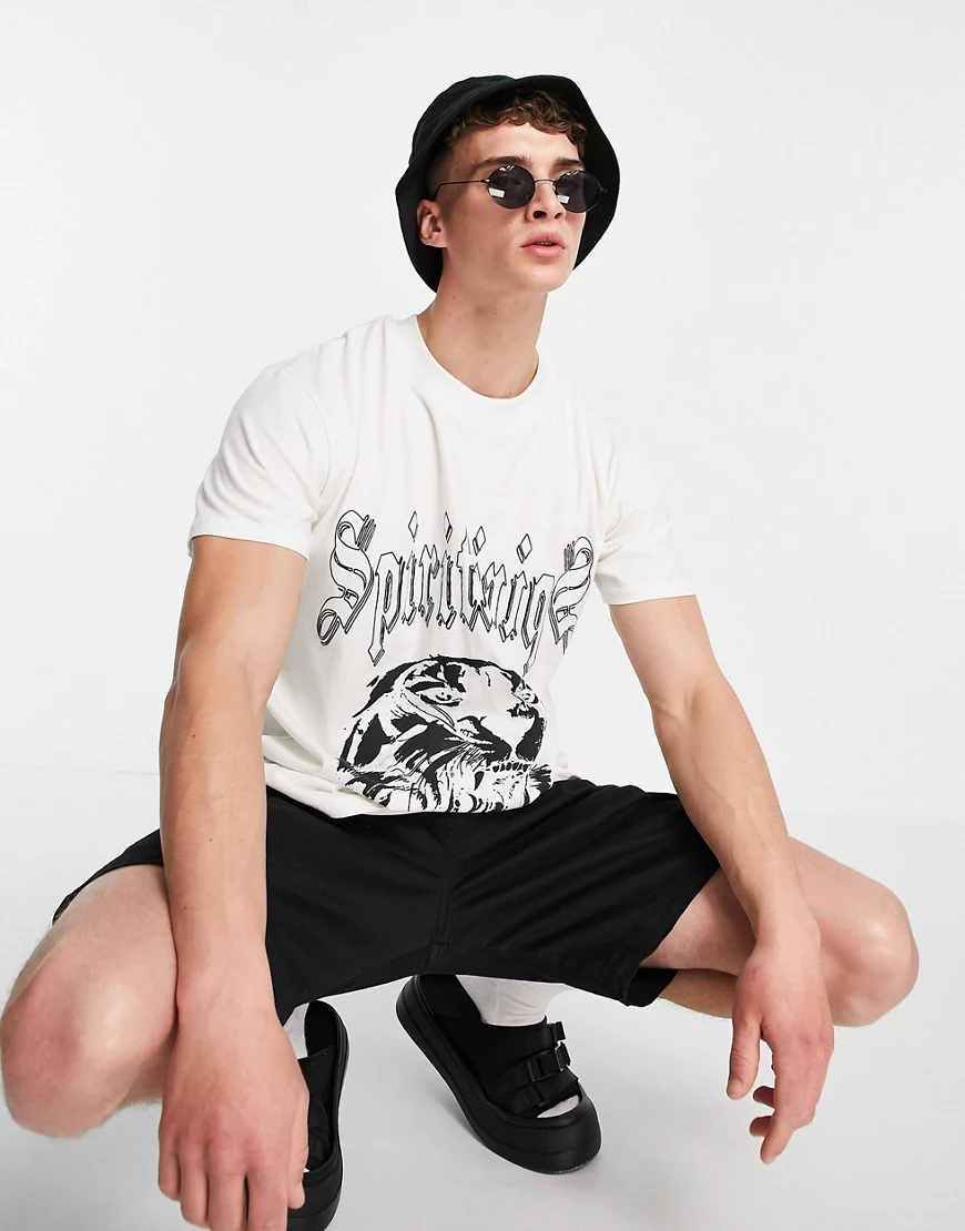 Night Addict – T-Shirt in Creme mit „Spirit“-Print-Neutral günstig online kaufen