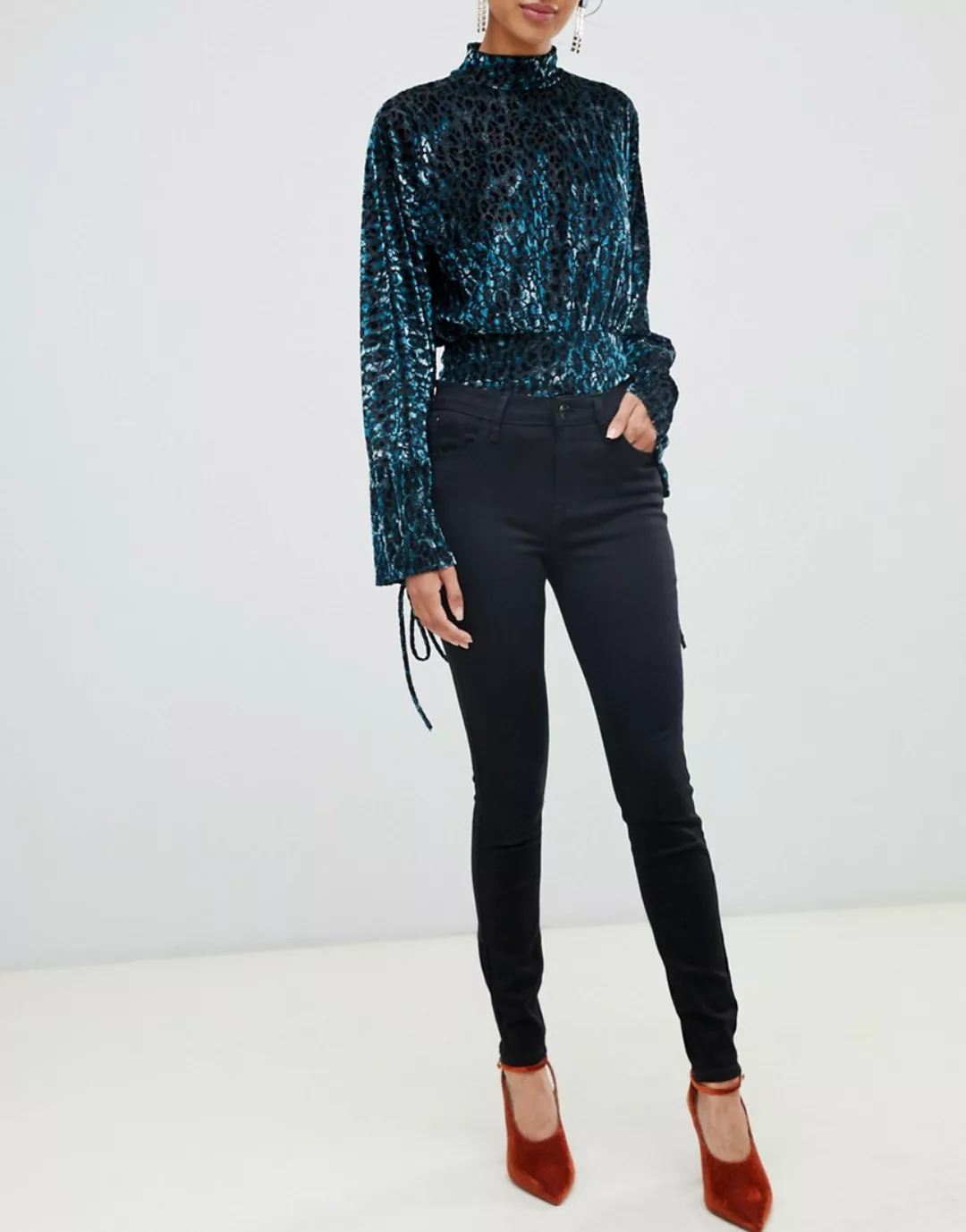 River Island – Amelie – Enge Jeans in Schwarz mit mittelhohem Bund günstig online kaufen