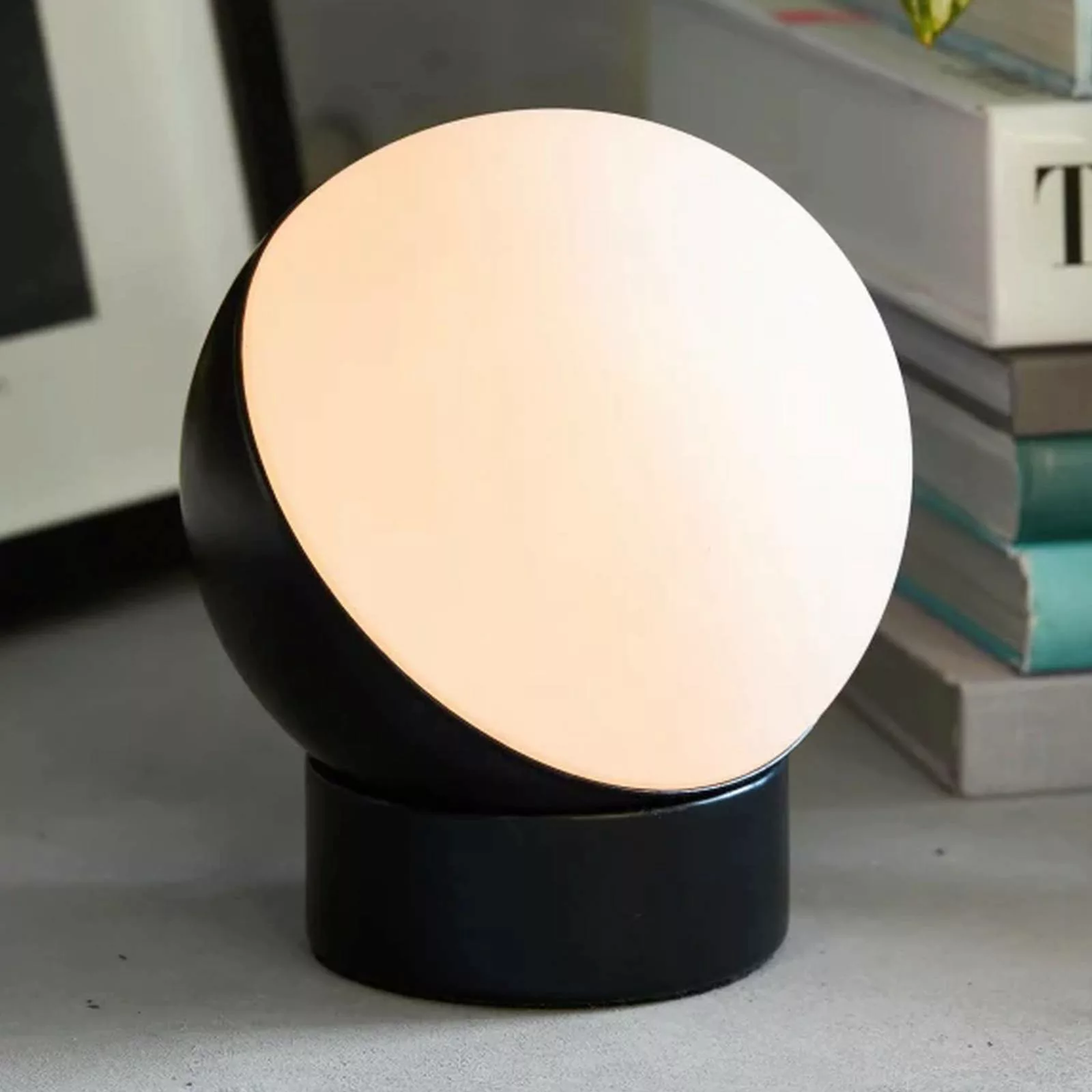 Beacon Tischleuchte Mikoh, Metall schwarz, Glas günstig online kaufen