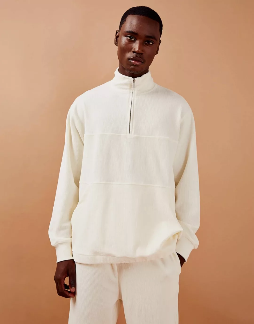 Topman – Cord-Sweatshirt in Ecru mit Bahnendesign und kurzem Reißverschluss günstig online kaufen