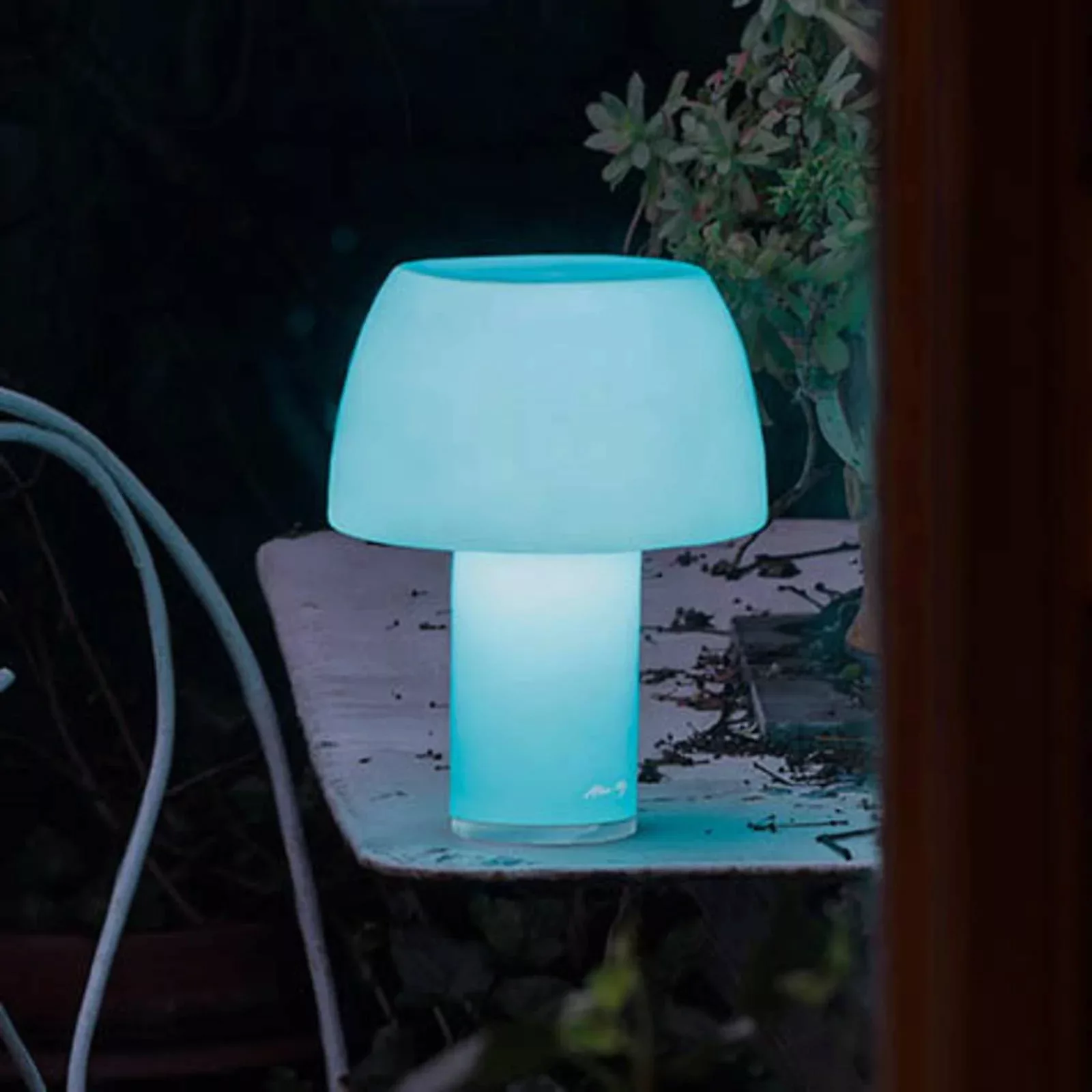 Nemo LED-Akku-Tischleuchte Lorosae, blau, Glas, IP54, USB günstig online kaufen