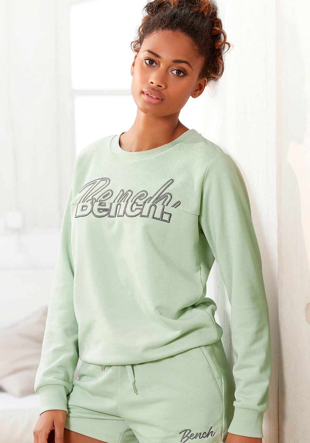 Bench. Sweatshirt, mit Logostickerei, Loungeanzug günstig online kaufen