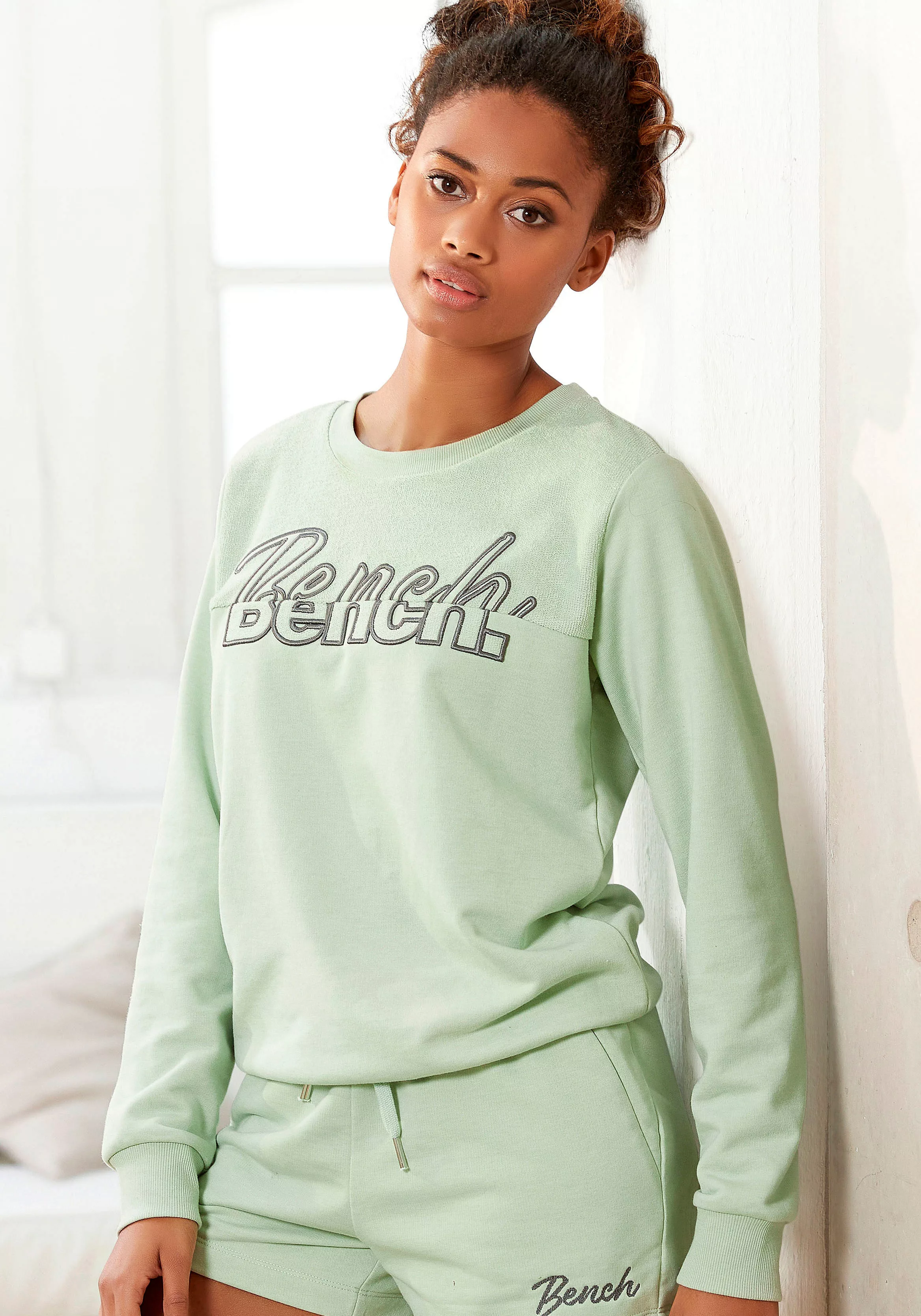 Bench. Sweatshirt mit Logostickerei, Loungeanzug günstig online kaufen