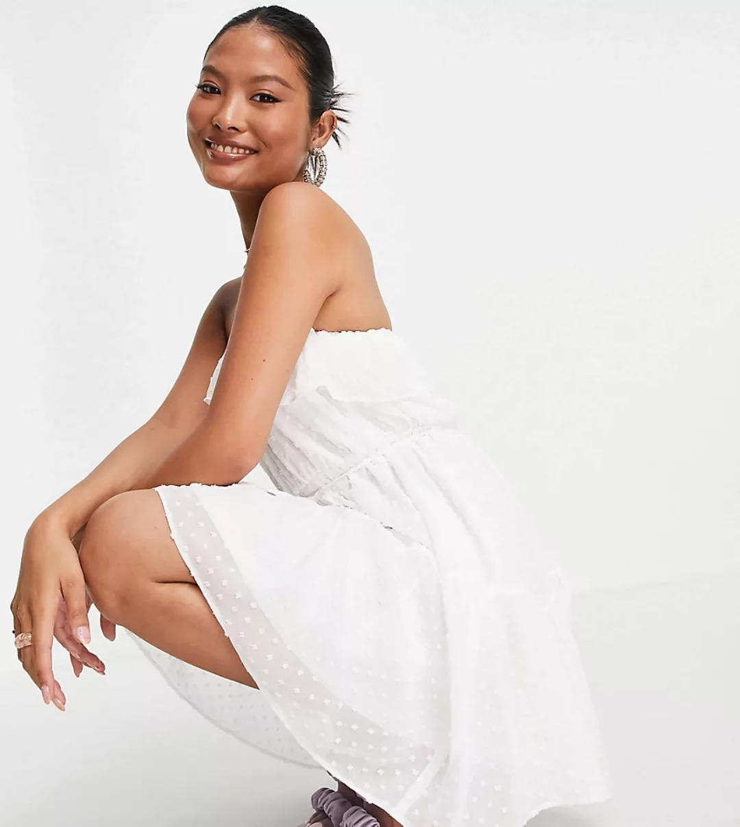 ASOS DESIGN Petite – Trägerloses, kurzes Skater-Kleid in Elfenbeinweiß mit günstig online kaufen