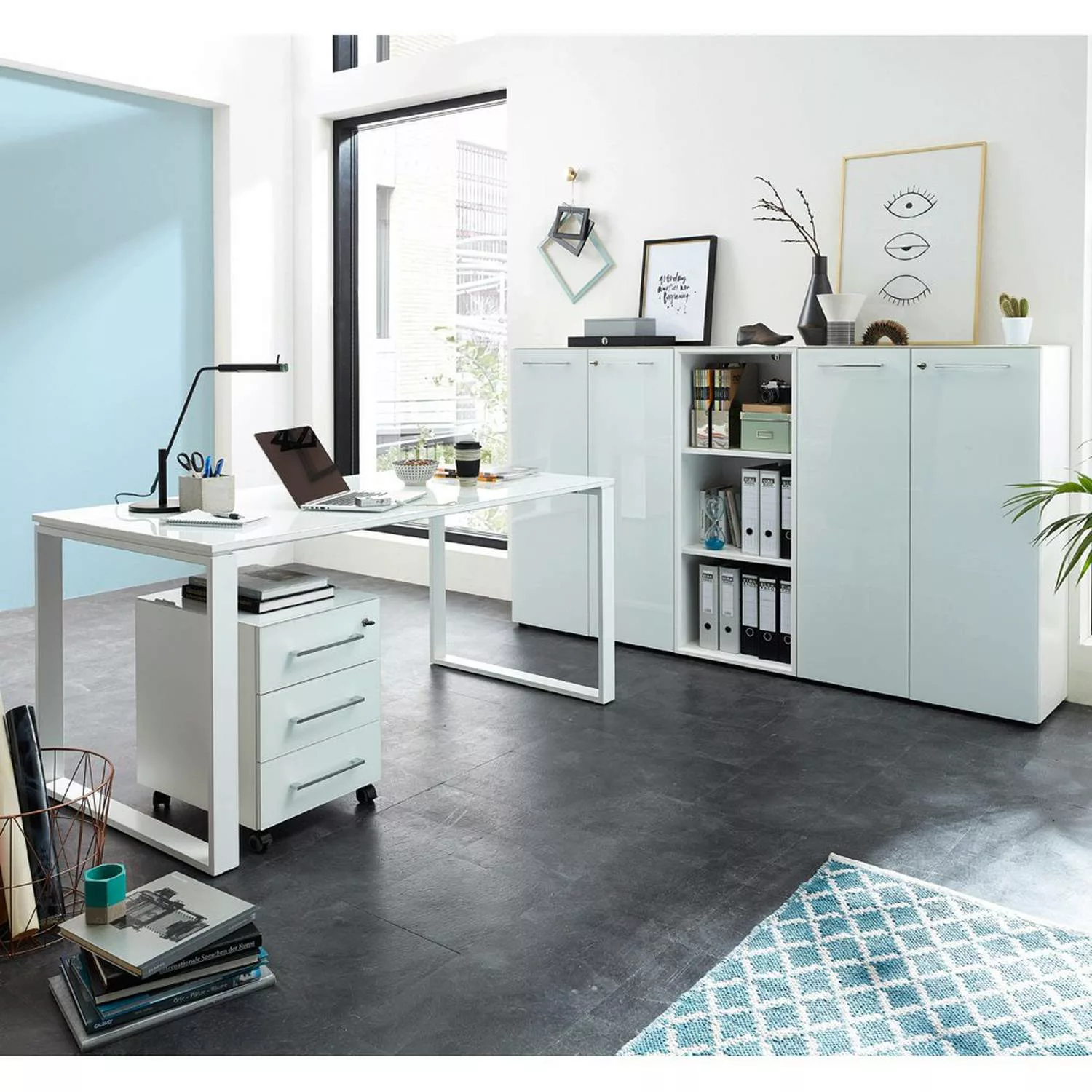 Büromöbel Set weiß mit Glasfronten MONTERO-01 Schreibtisch mit Container B günstig online kaufen