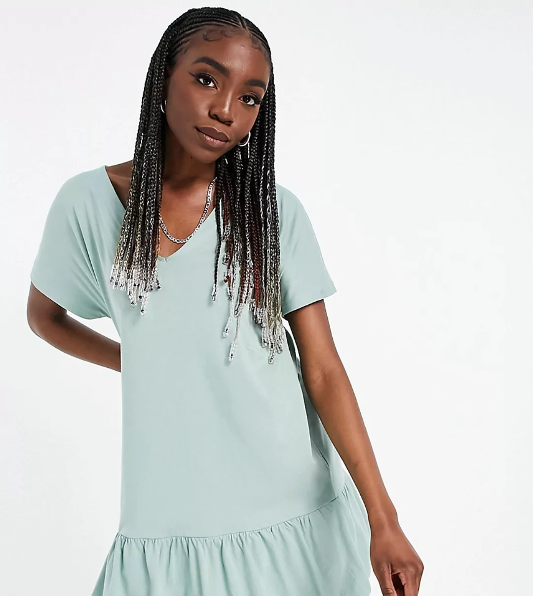 ASOS DESIGN Tall – Kurzärmliges Kleid mit V-Ausschnitt und Ballonsaum in Sa günstig online kaufen