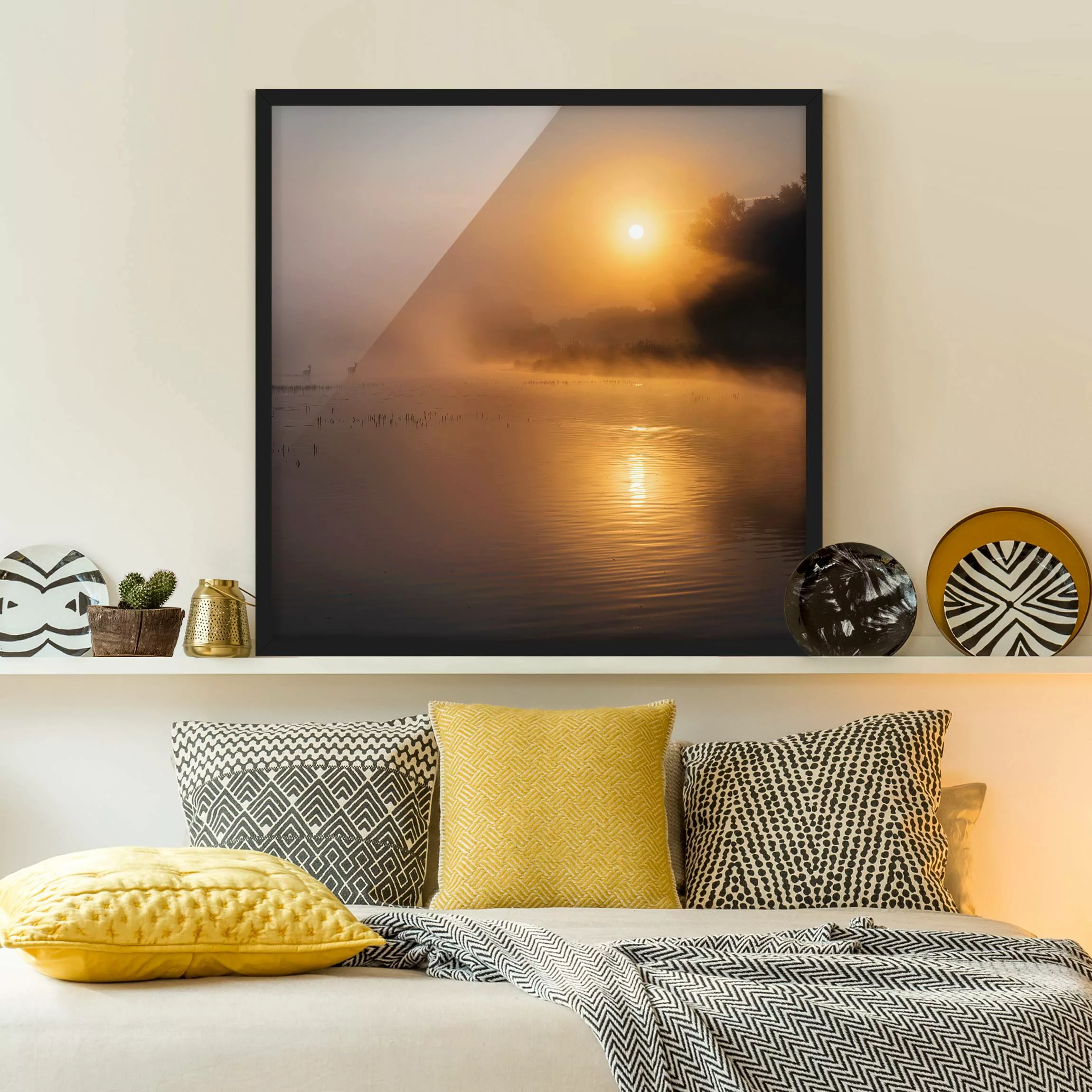 Bild mit Rahmen Natur & Landschaft - Quadrat Sonnenaufgang am See mit Rehen günstig online kaufen