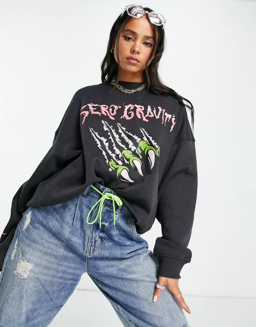 Weekday – Sweatshirt aus Bio-Baumwolle mit Grafikdruck in Schwarz günstig online kaufen