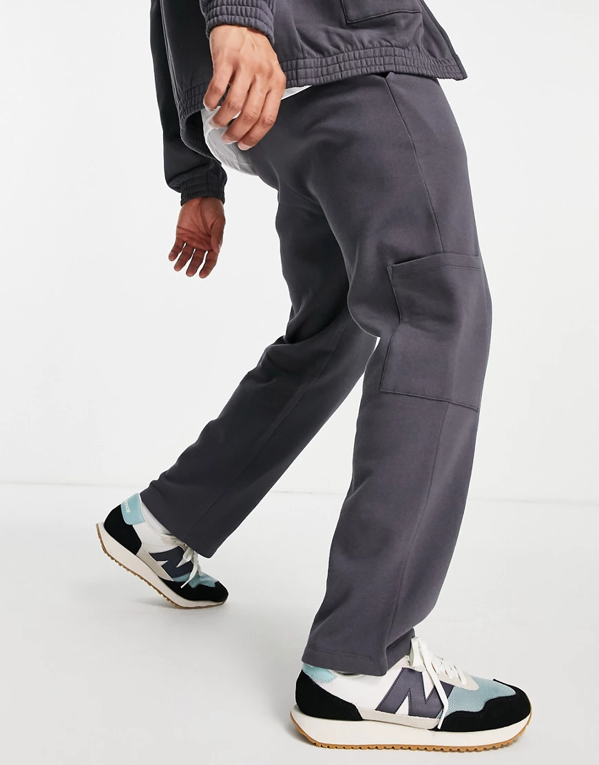ASOS DESIGN – Jogginghose mit geradem Bein und aufgesetzter Tasche in verwa günstig online kaufen