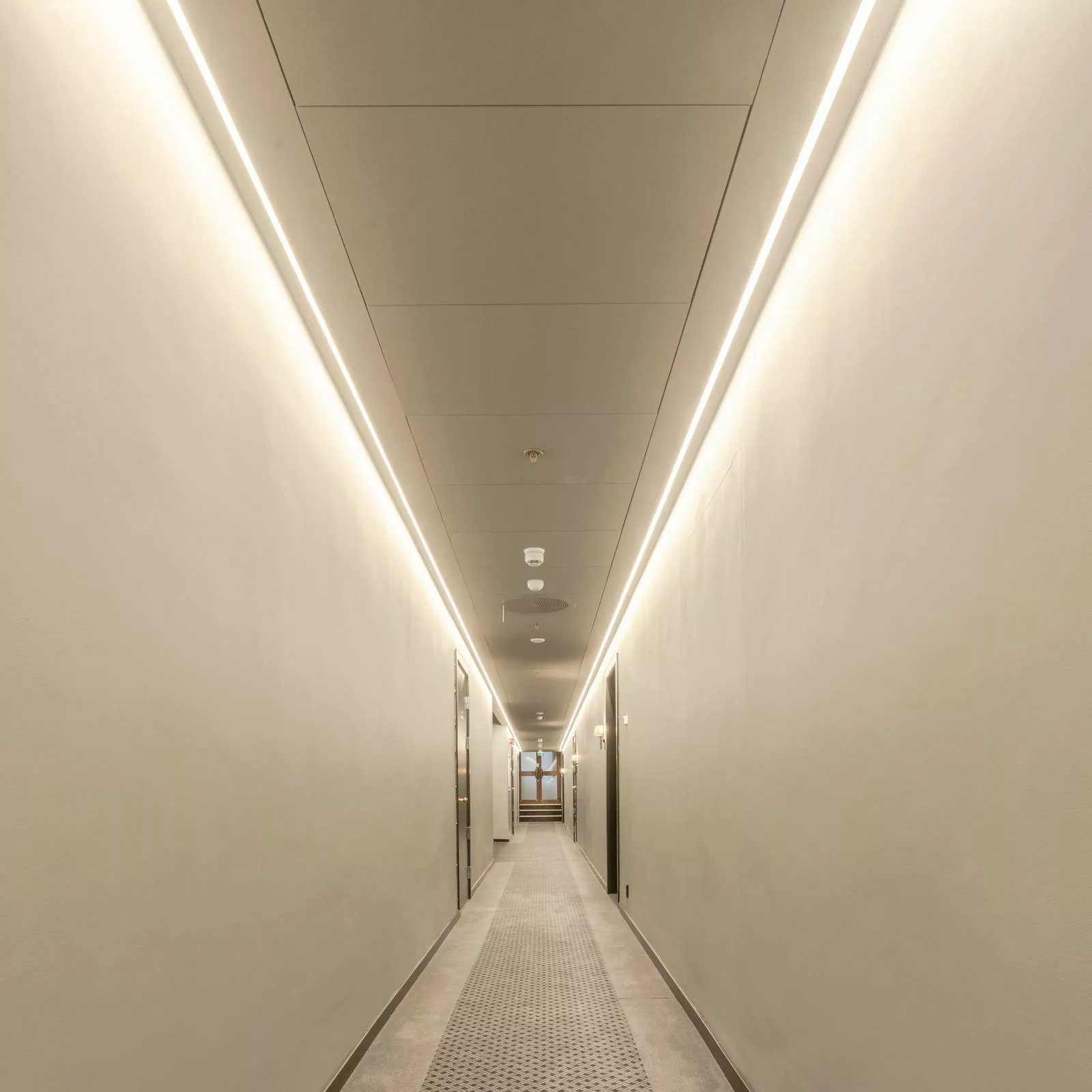 SLC LED-Strip Ultra Long iCC IP67 30m 240W 3.000K günstig online kaufen