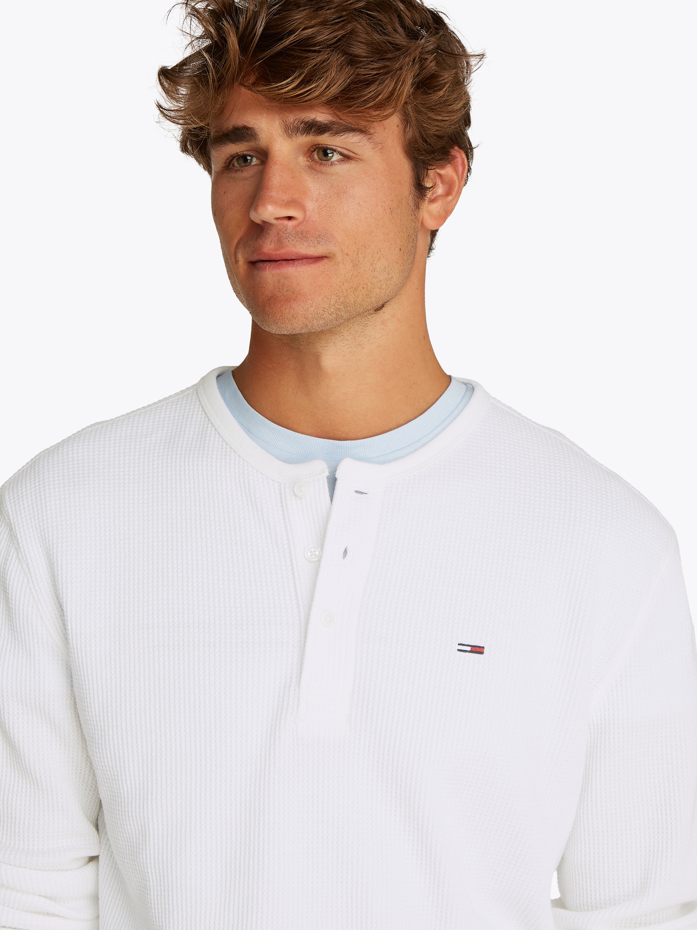 Tommy Jeans Henleyshirt TJM REG WAFFLE HENLEY LS TEE mit leichter Struktur günstig online kaufen