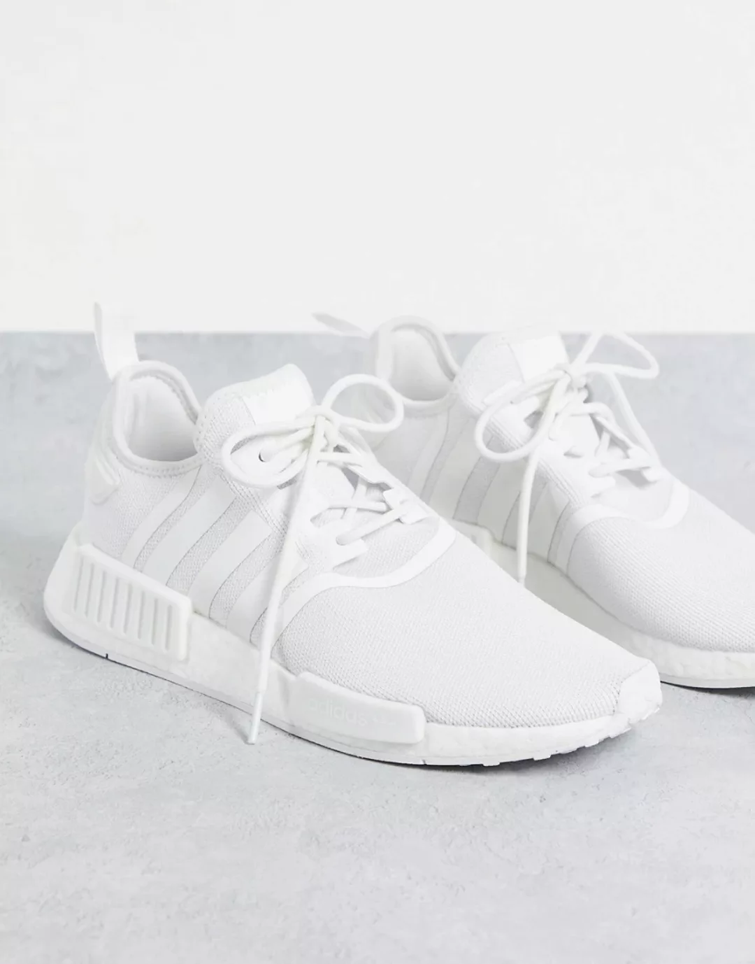 adidas Originals – NMD_R1 Primeblue – Sneaker in Dreifach-Weiß günstig online kaufen