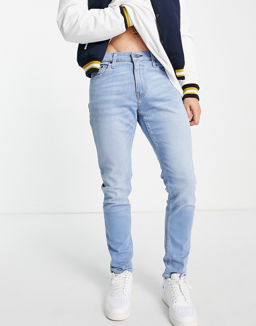Hollister – Jeans mit engem Schnitt in hellblauer Waschung-Schwarz günstig online kaufen