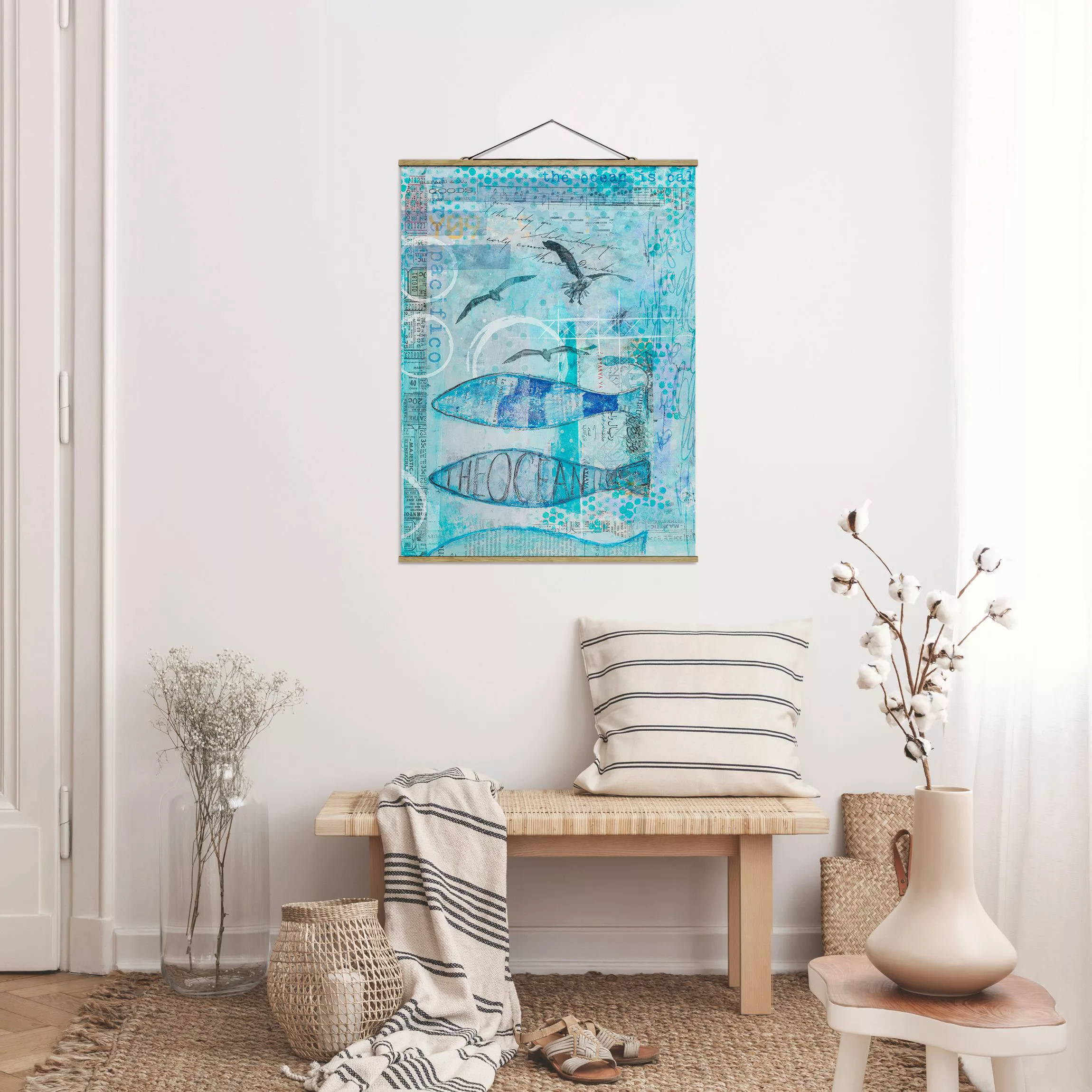Stoffbild Tiere mit Posterleisten - Hochformat Bunte Collage - Blaue Fische günstig online kaufen
